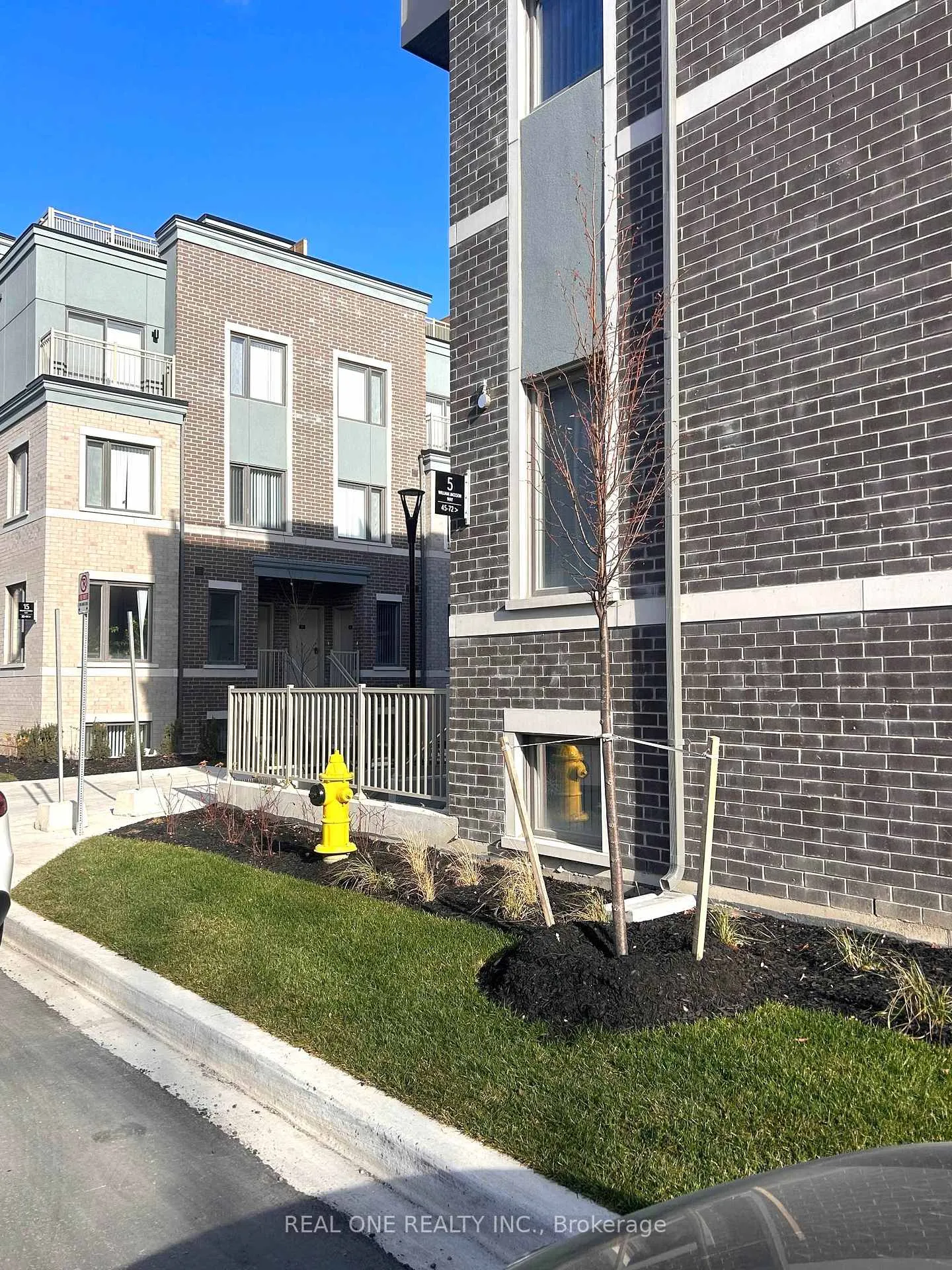 Photo 3 of Unit 41, 15 William Jackson Way, Etobicoke, New Toronto — HOMEH