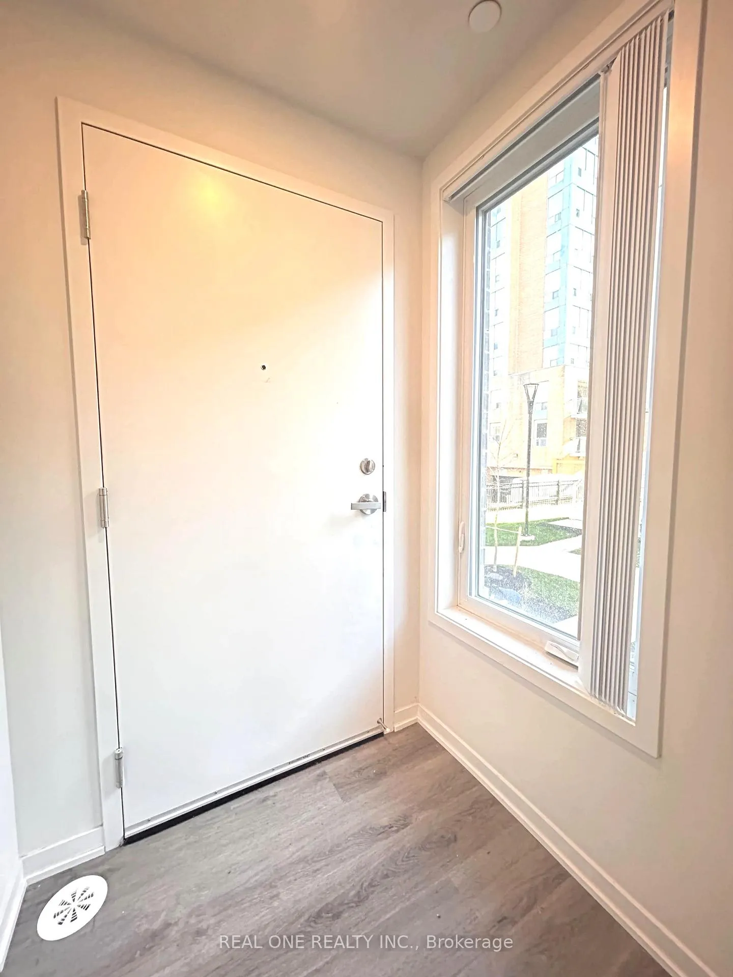 Photo 4 of Unit 41, 15 William Jackson Way, Etobicoke, New Toronto — HOMEH