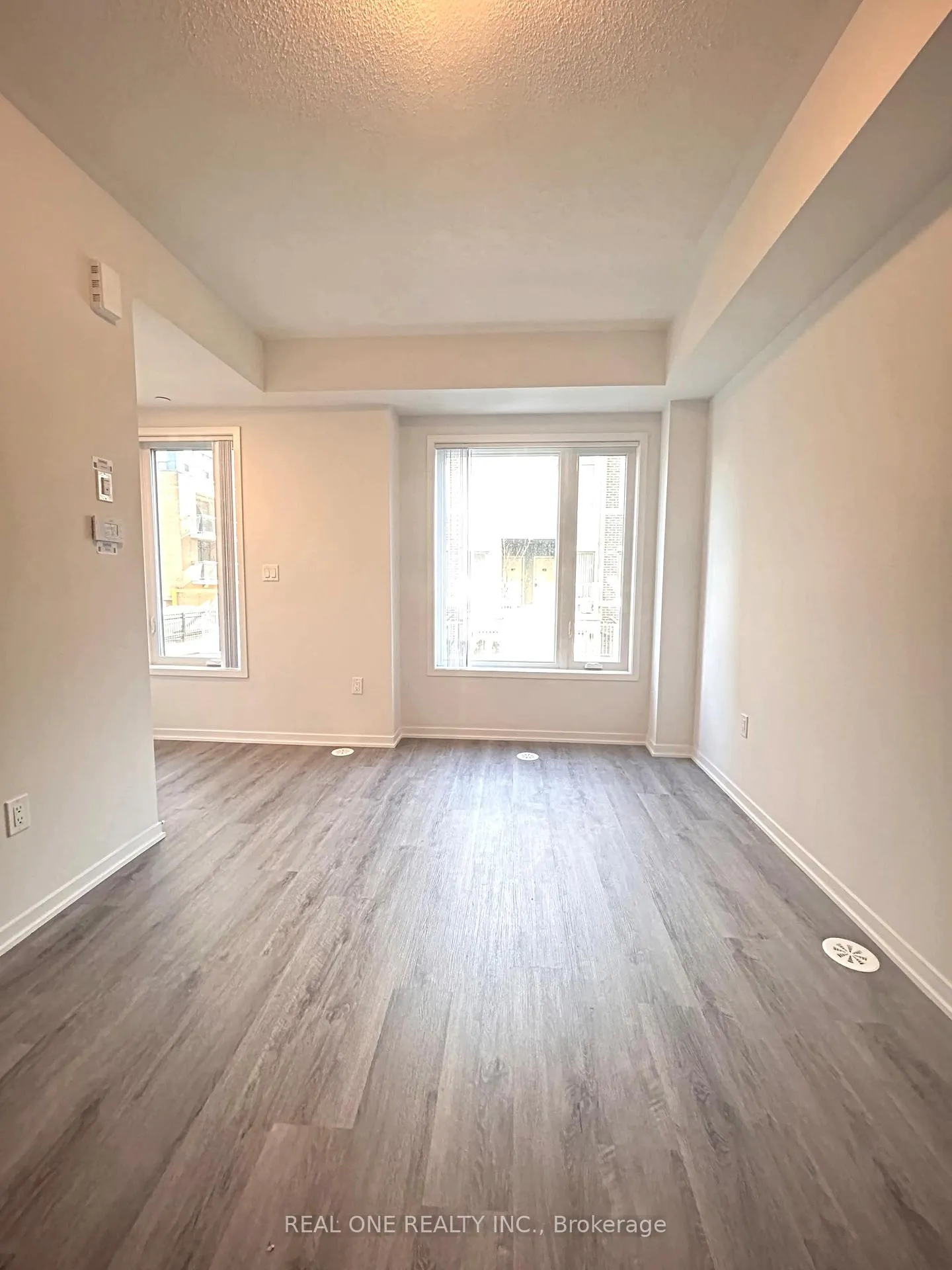 Photo 5 of Unit 41, 15 William Jackson Way, Etobicoke, New Toronto — HOMEH