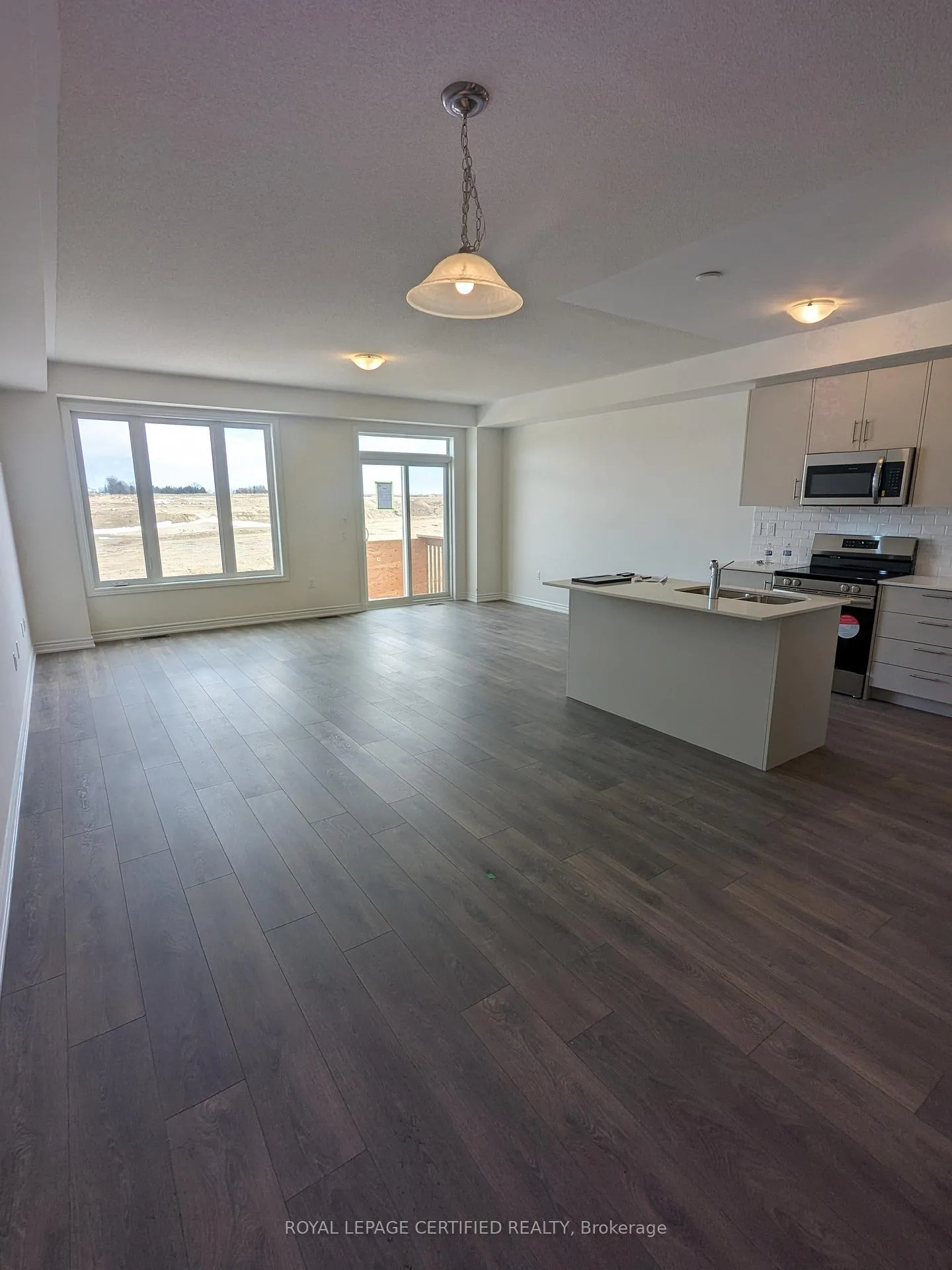 Photo 6 of 85 Greer Street, Barrie, Rural Barrie Southeast — HOMEH