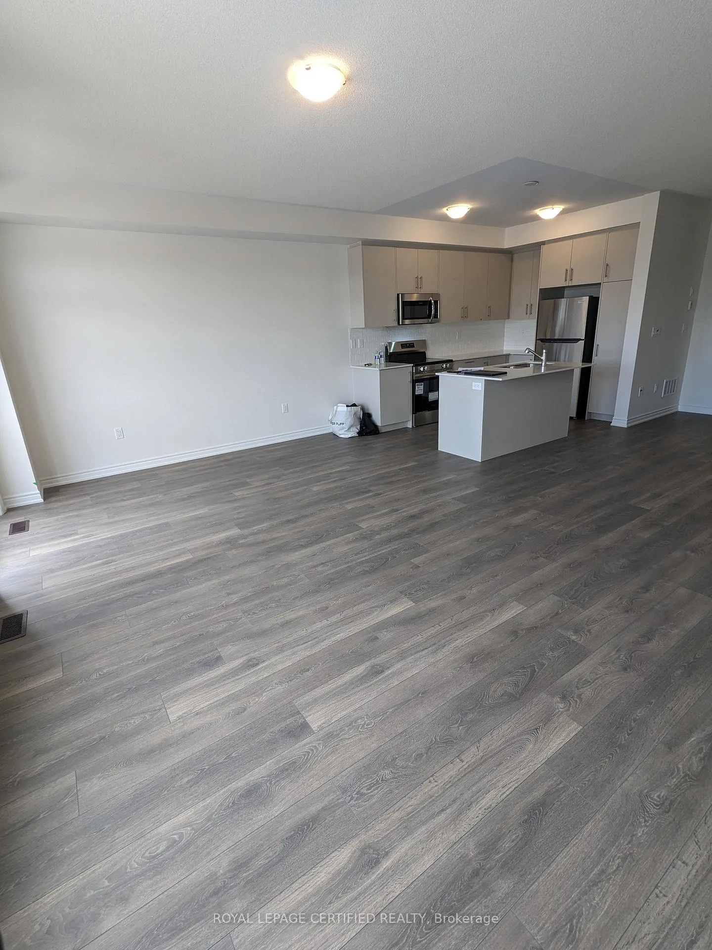 Photo 7 of 85 Greer Street, Barrie, Rural Barrie Southeast — HOMEH