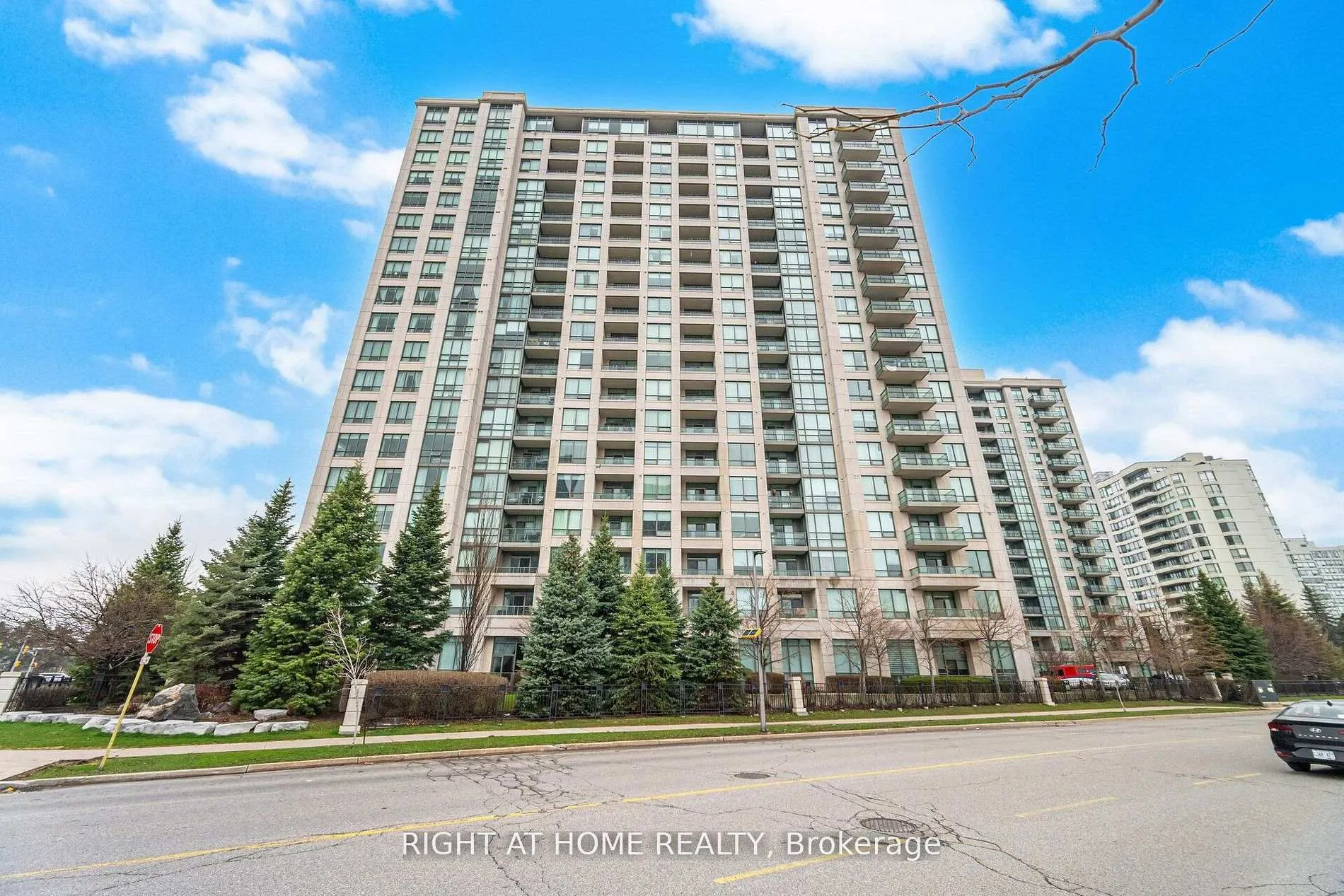 Photo 1 of Unit 1010, 88 Promenade Circle, Vaughan, Brownridge — HOMEH