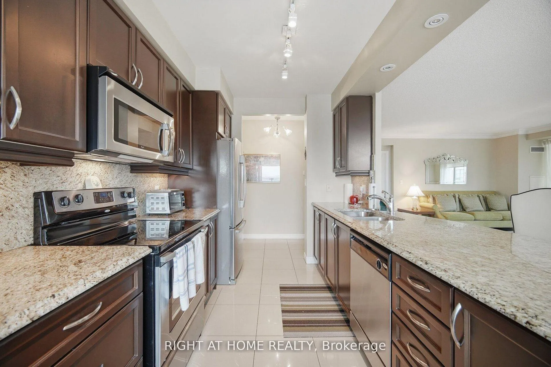 Photo 12 of Unit 1010, 88 Promenade Circle, Vaughan, Brownridge — HOMEH