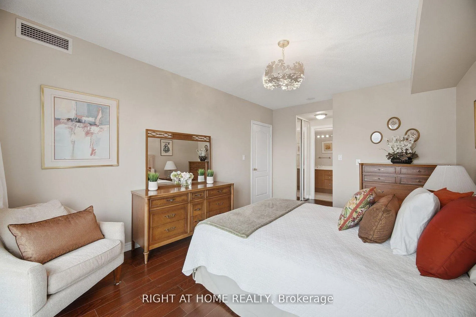 Photo 26 of Unit 1010, 88 Promenade Circle, Vaughan, Brownridge — HOMEH