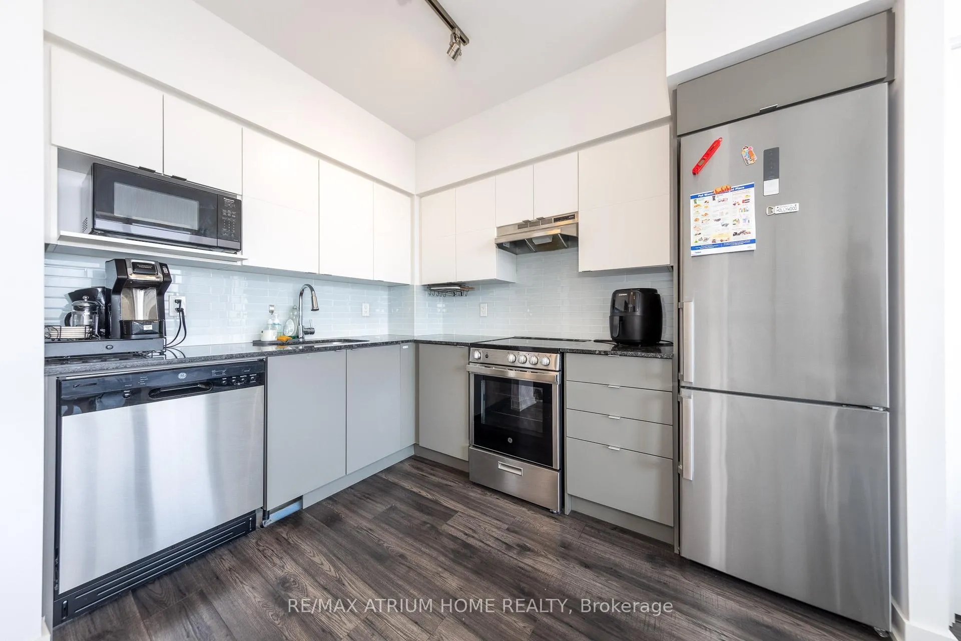Photo 5 of Unit 1515, 120 Varna Drive, Toronto, Englemount-Lawrence — HOMEH