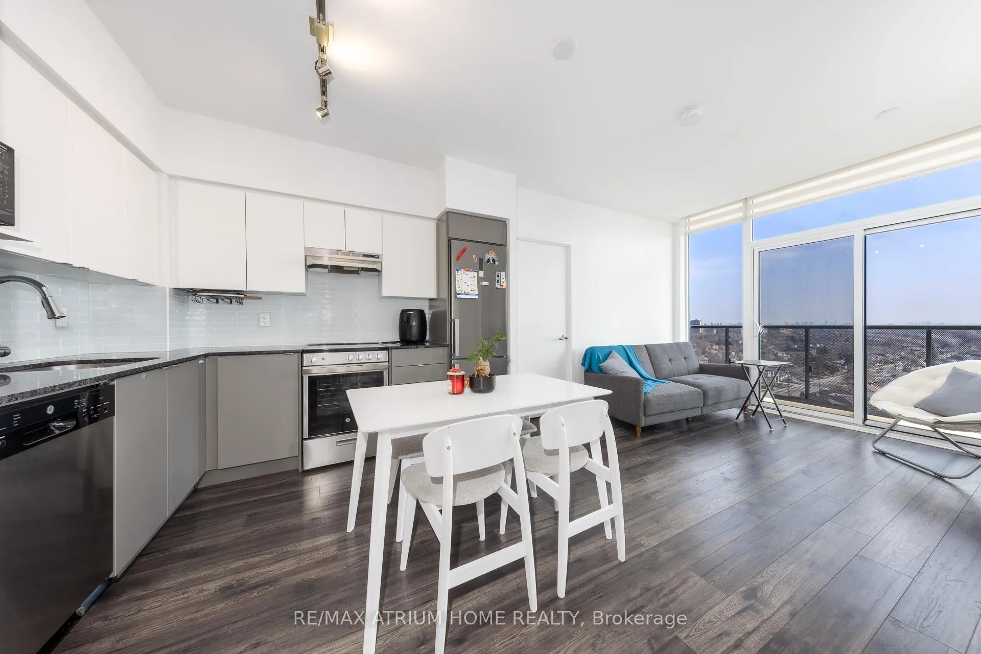 Photo 6 of Unit 1515, 120 Varna Drive, Toronto, Englemount-Lawrence — HOMEH