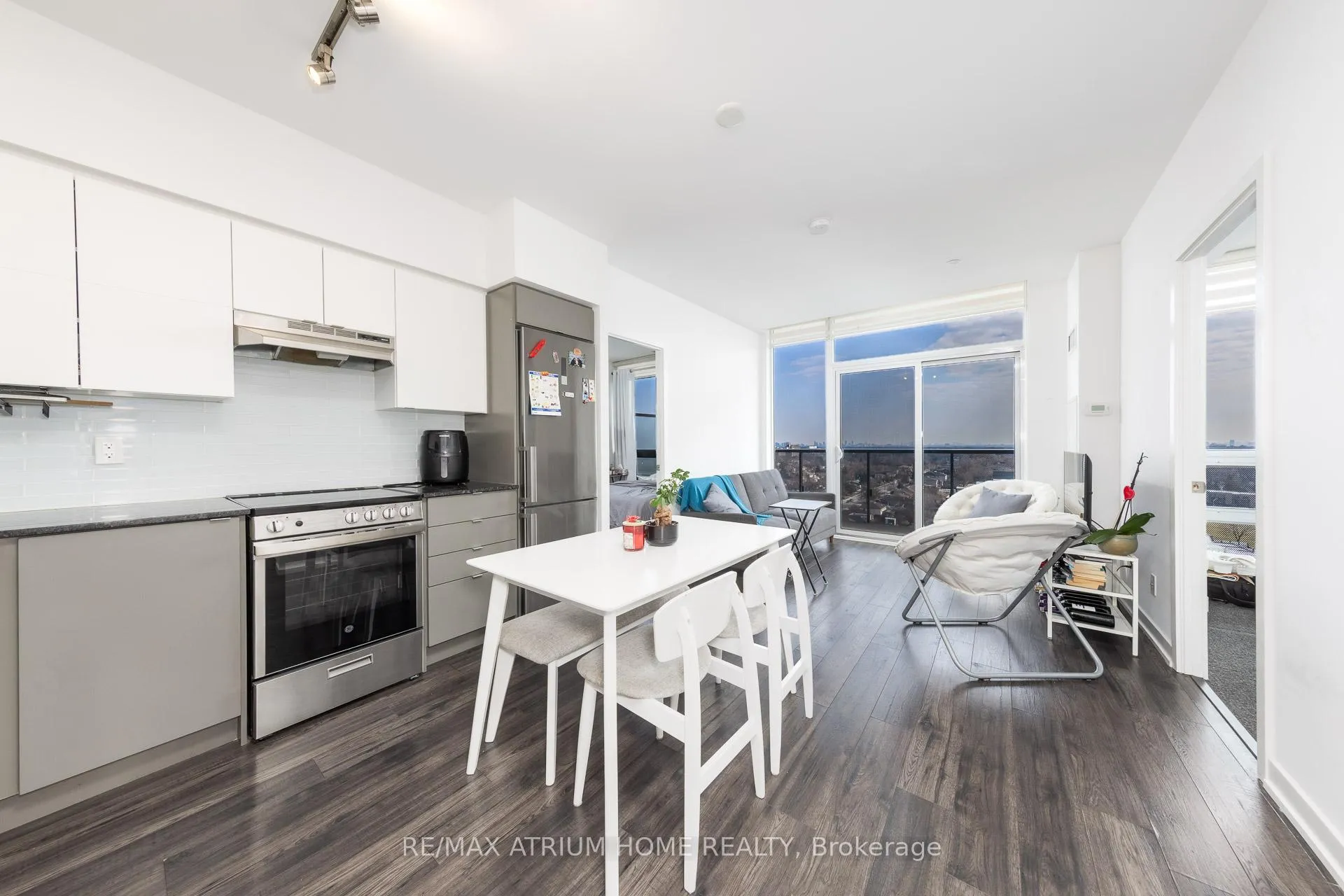 Photo 7 of Unit 1515, 120 Varna Drive, Toronto, Englemount-Lawrence — HOMEH