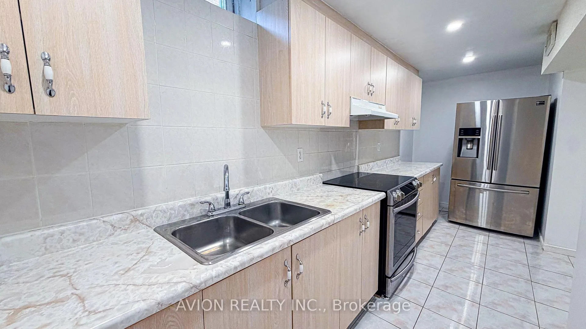 Photo 1 of Unit Lower 2, 2 Bute Court, Vaughan, Maple — HOMEH