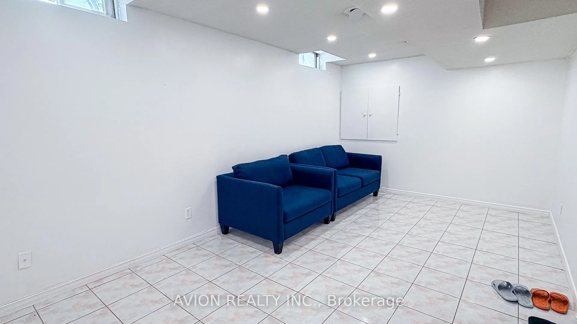 Photo 3 of Unit Lower 2, 2 Bute Court, Vaughan, Maple — HOMEH