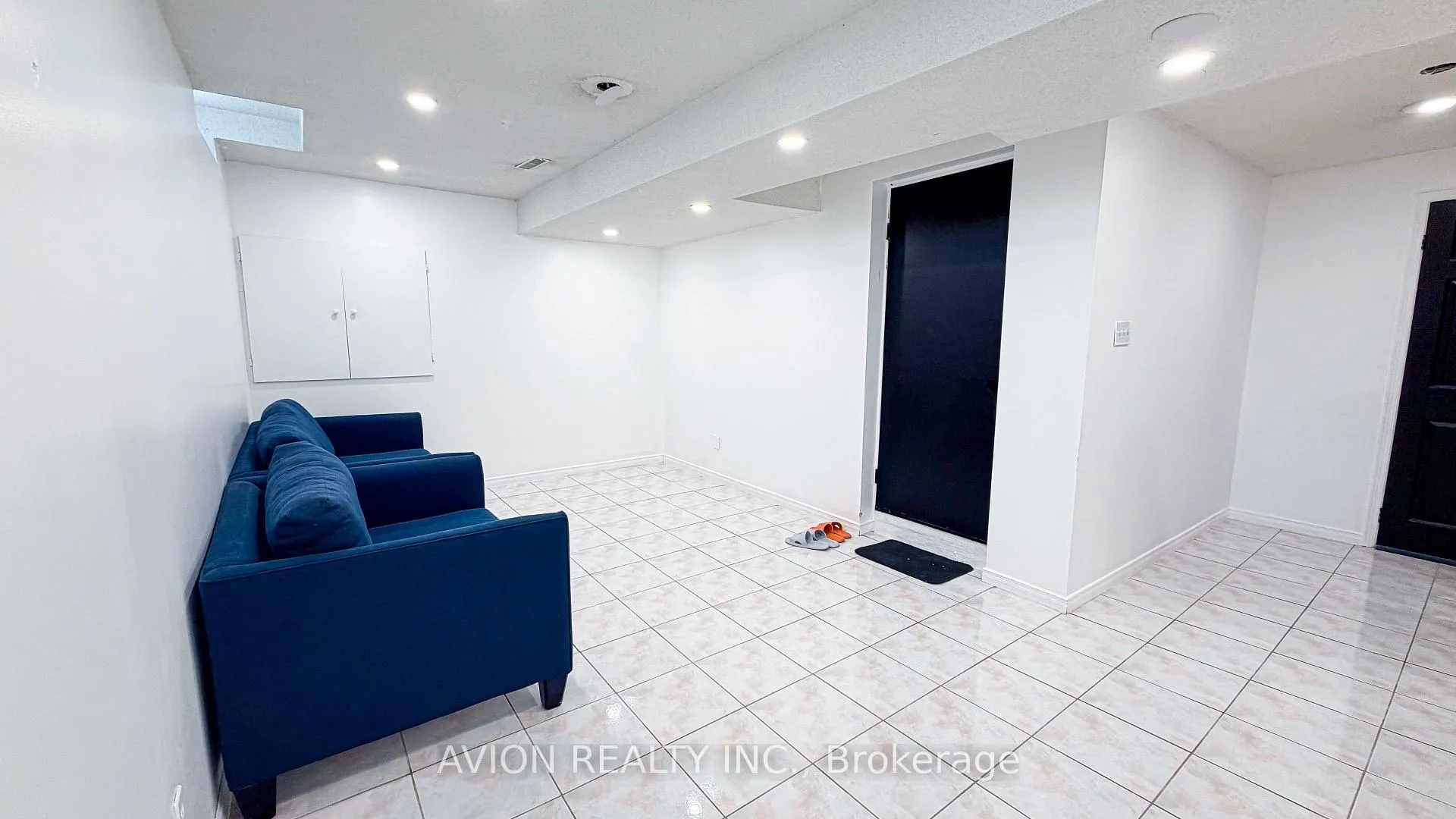 Photo 4 of Unit Lower 2, 2 Bute Court, Vaughan, Maple — HOMEH