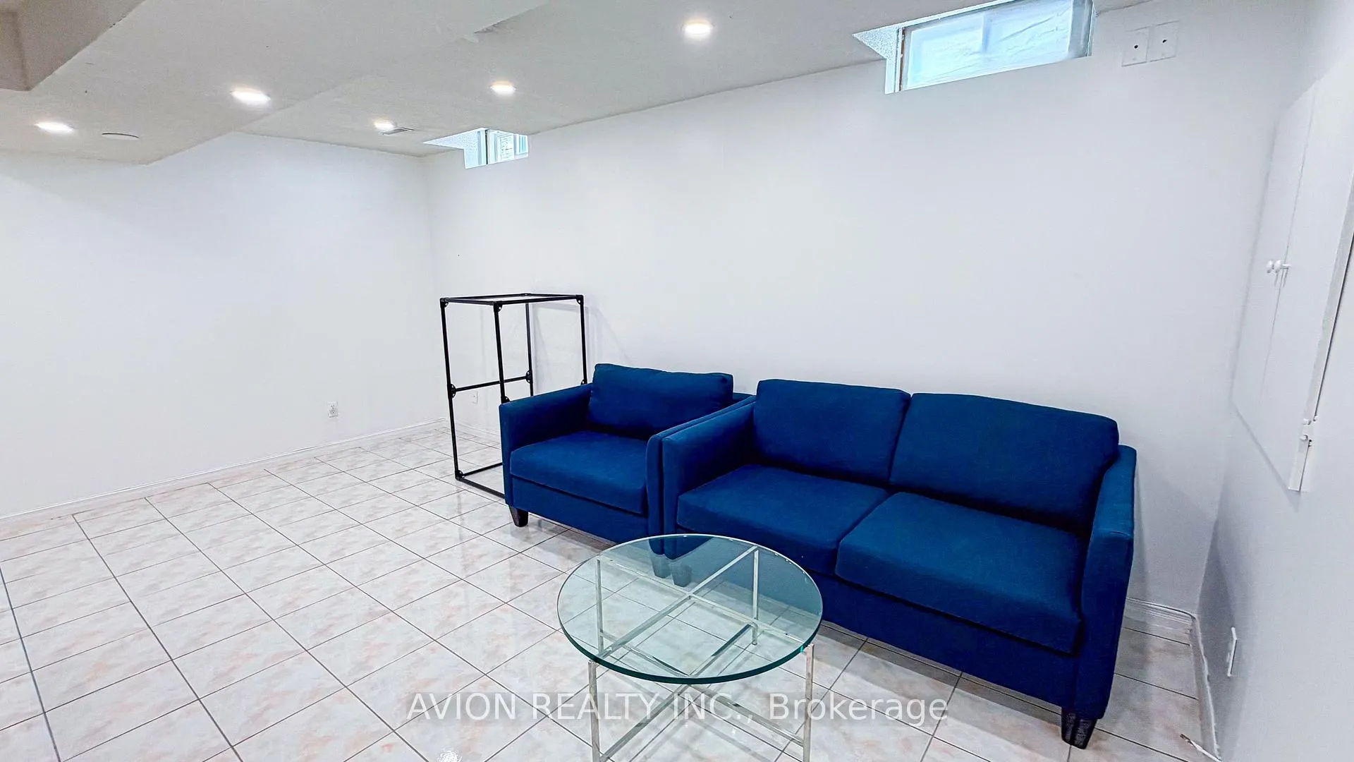 Photo 5 of Unit Lower 2, 2 Bute Court, Vaughan, Maple — HOMEH