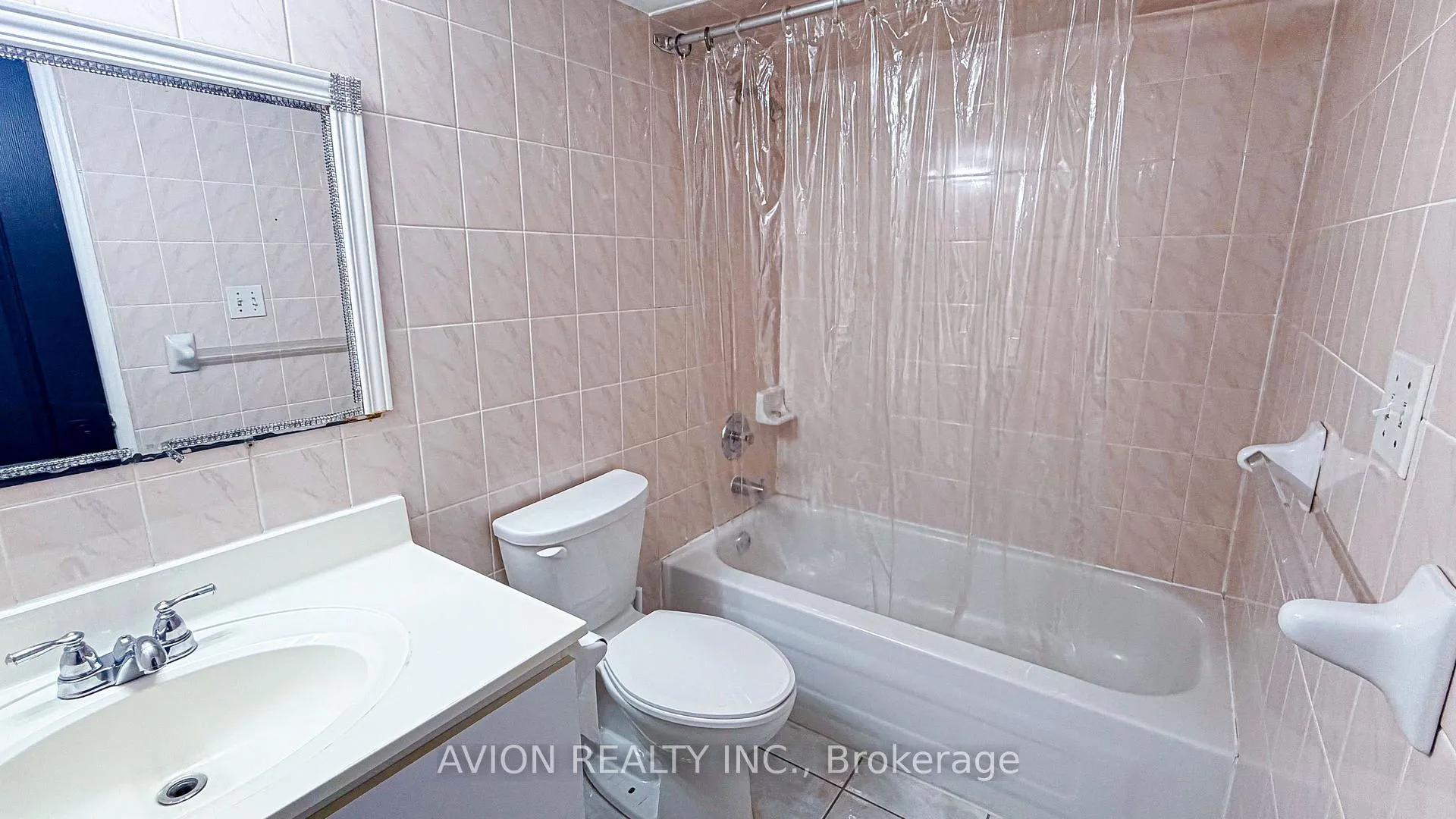 Photo 9 of Unit Lower 2, 2 Bute Court, Vaughan, Maple — HOMEH