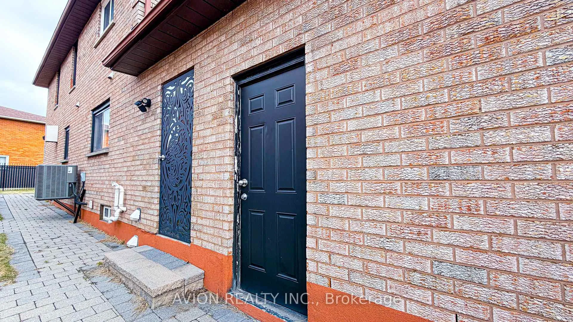 Photo 10 of Unit Lower 2, 2 Bute Court, Vaughan, Maple — HOMEH