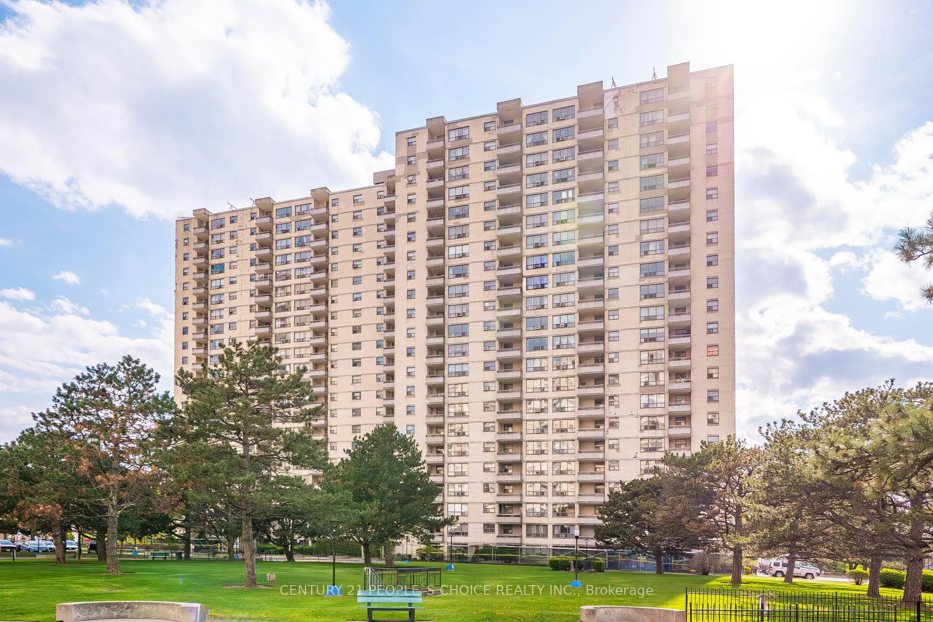 Photo 1 of Unit 702, 390 Dixon Road, Etobicoke, Kingsview Village-The Westway — HOMEH