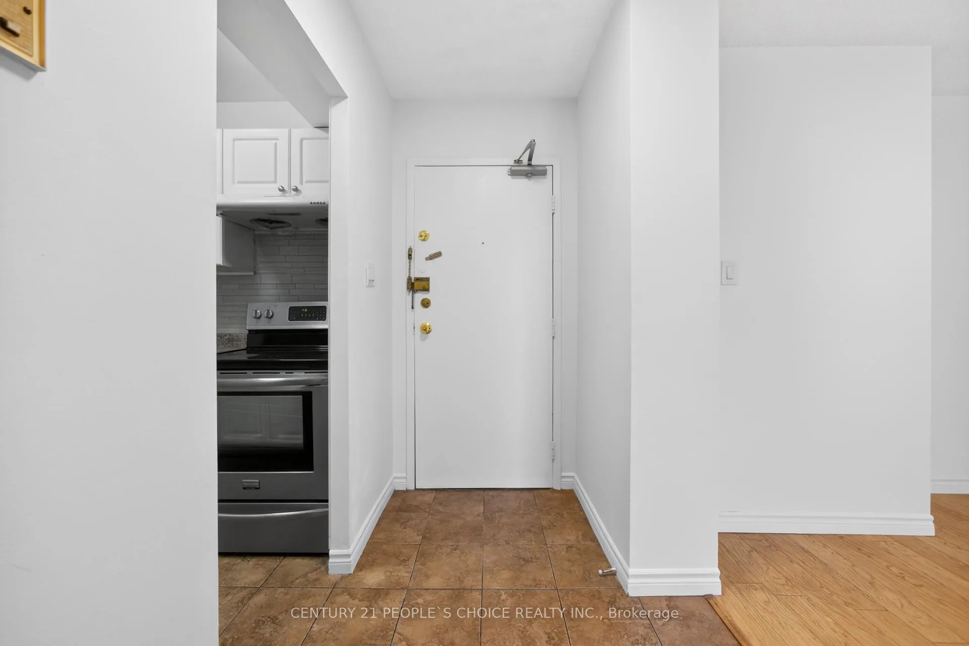 Photo 5 of Unit 702, 390 Dixon Road, Etobicoke, Kingsview Village-The Westway — HOMEH