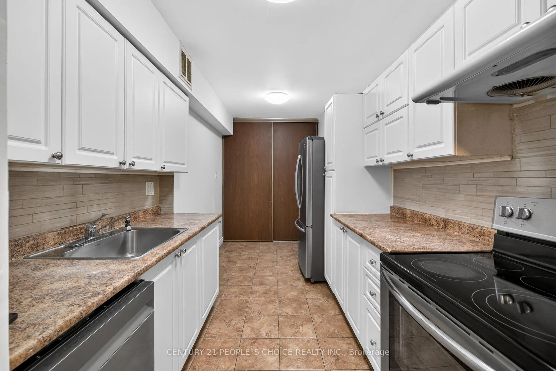 Photo 7 of Unit 702, 390 Dixon Road, Etobicoke, Kingsview Village-The Westway — HOMEH