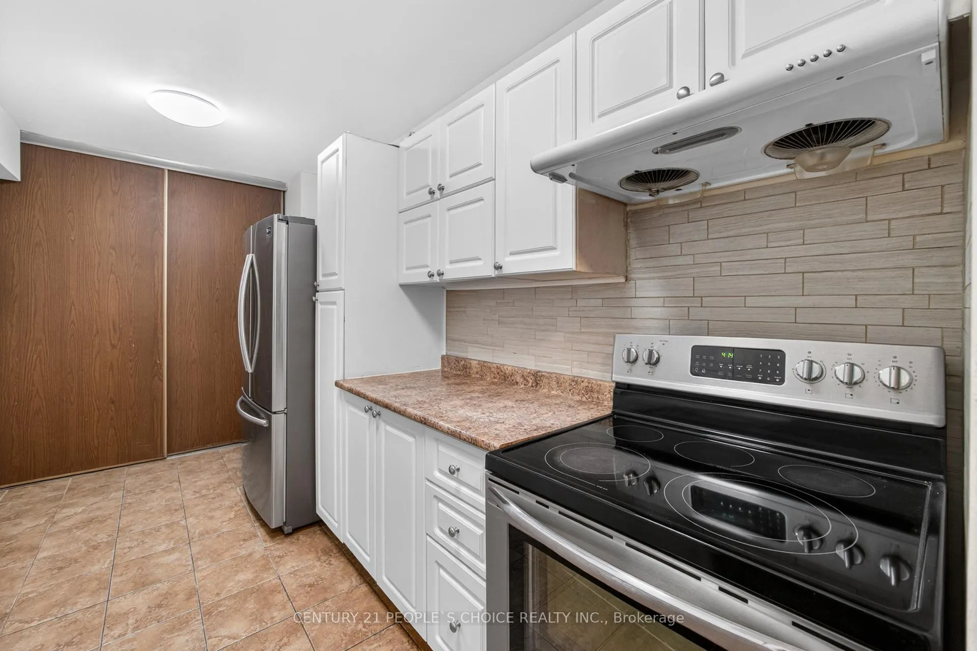 Photo 9 of Unit 702, 390 Dixon Road, Etobicoke, Kingsview Village-The Westway — HOMEH