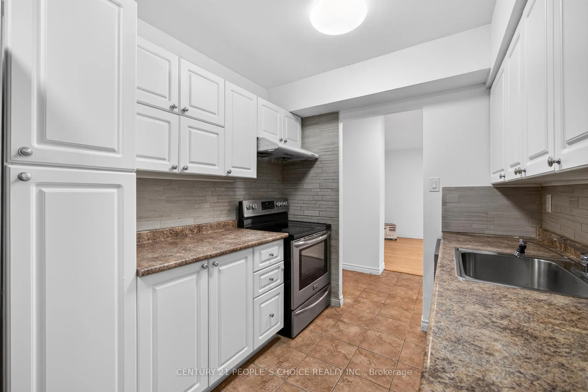 Photo 11 of Unit 702, 390 Dixon Road, Etobicoke, Kingsview Village-The Westway — HOMEH
