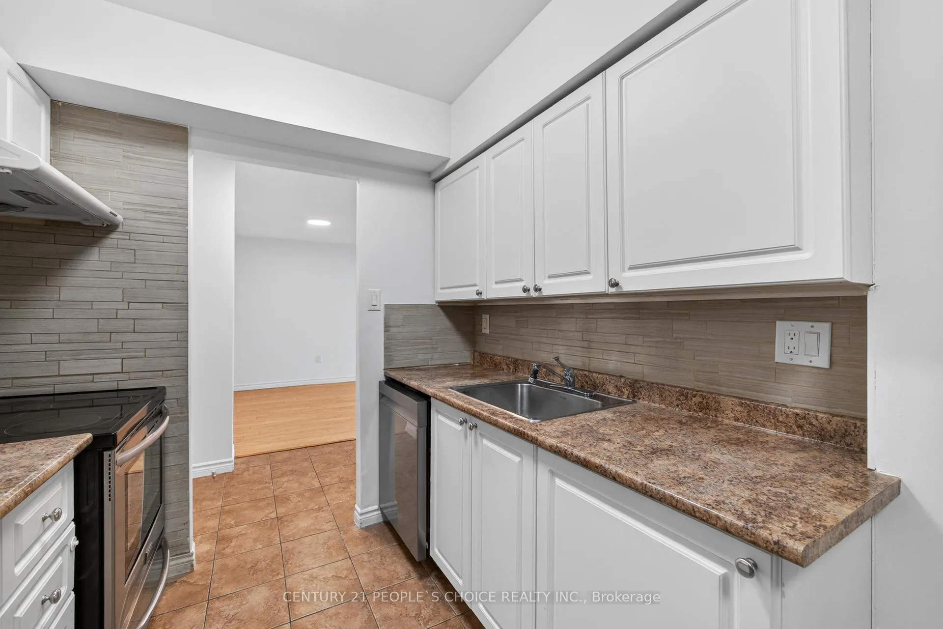 Photo 12 of Unit 702, 390 Dixon Road, Etobicoke, Kingsview Village-The Westway — HOMEH