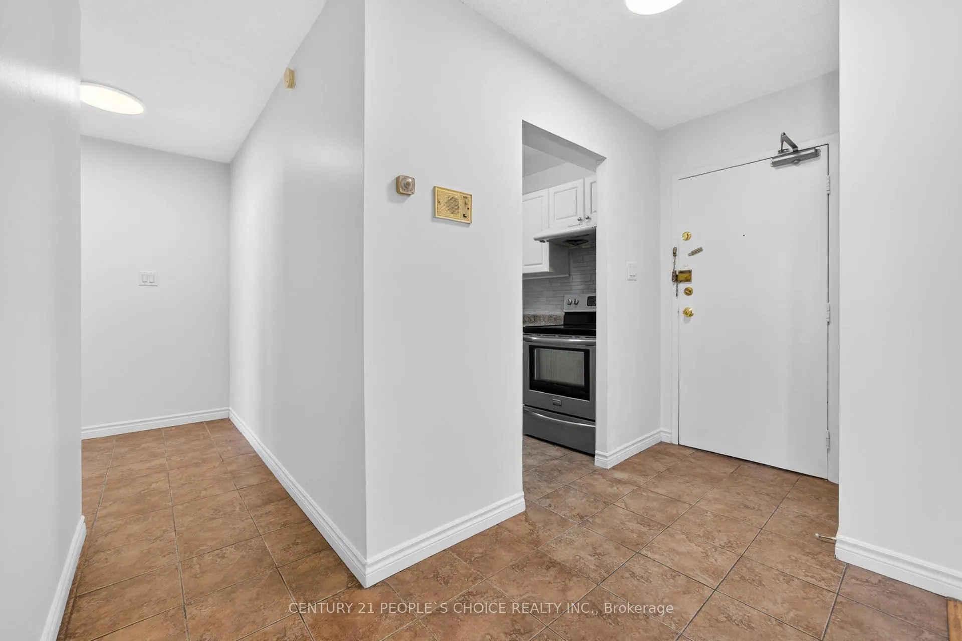 Photo 21 of Unit 702, 390 Dixon Road, Etobicoke, Kingsview Village-The Westway — HOMEH