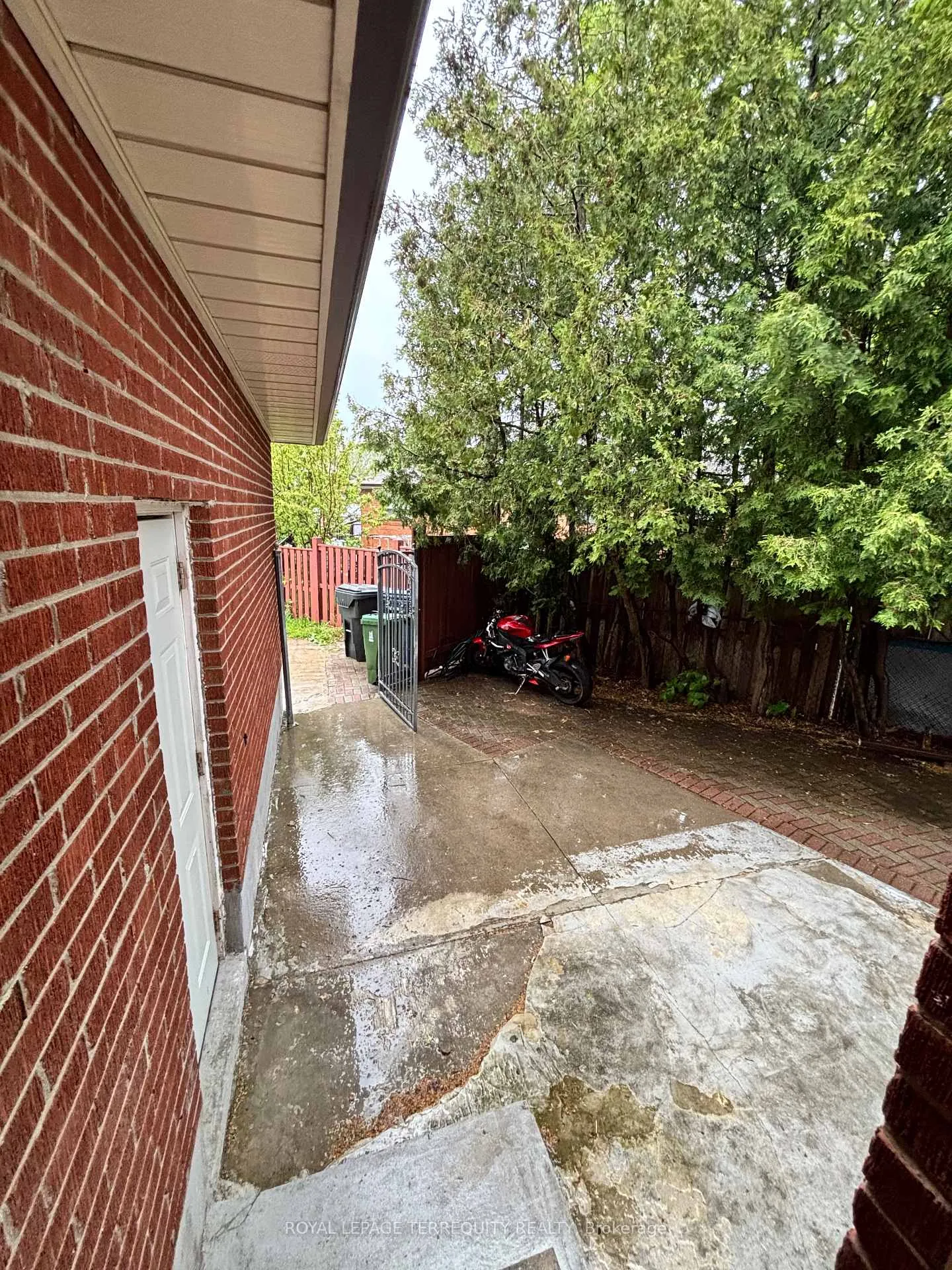 Photo 35 of 28 Keegan Crescent, North York, York University Heights — HOMEH