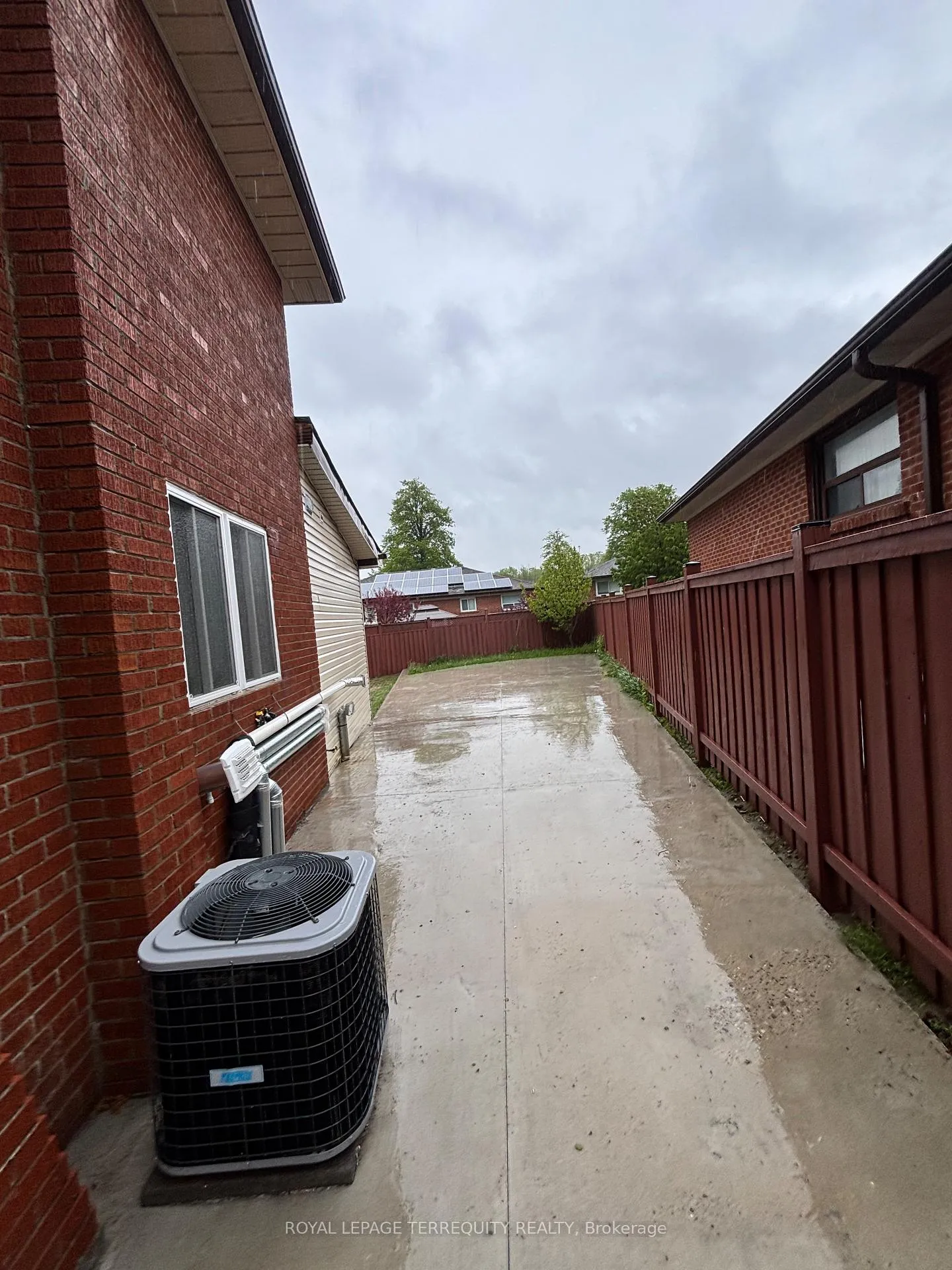 Photo 29 of 28 Keegan Crescent, North York, York University Heights — HOMEH