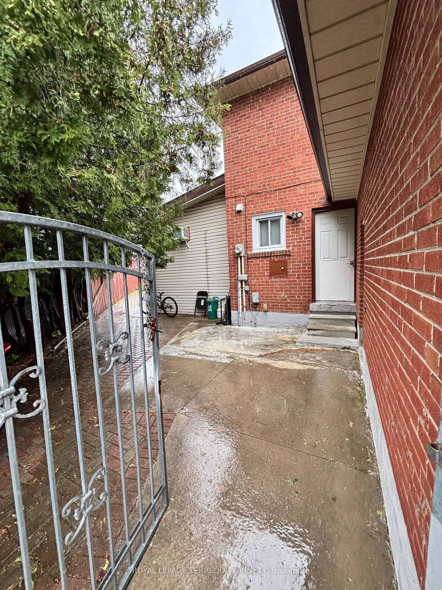 Photo 30 of 28 Keegan Crescent, North York, York University Heights — HOMEH