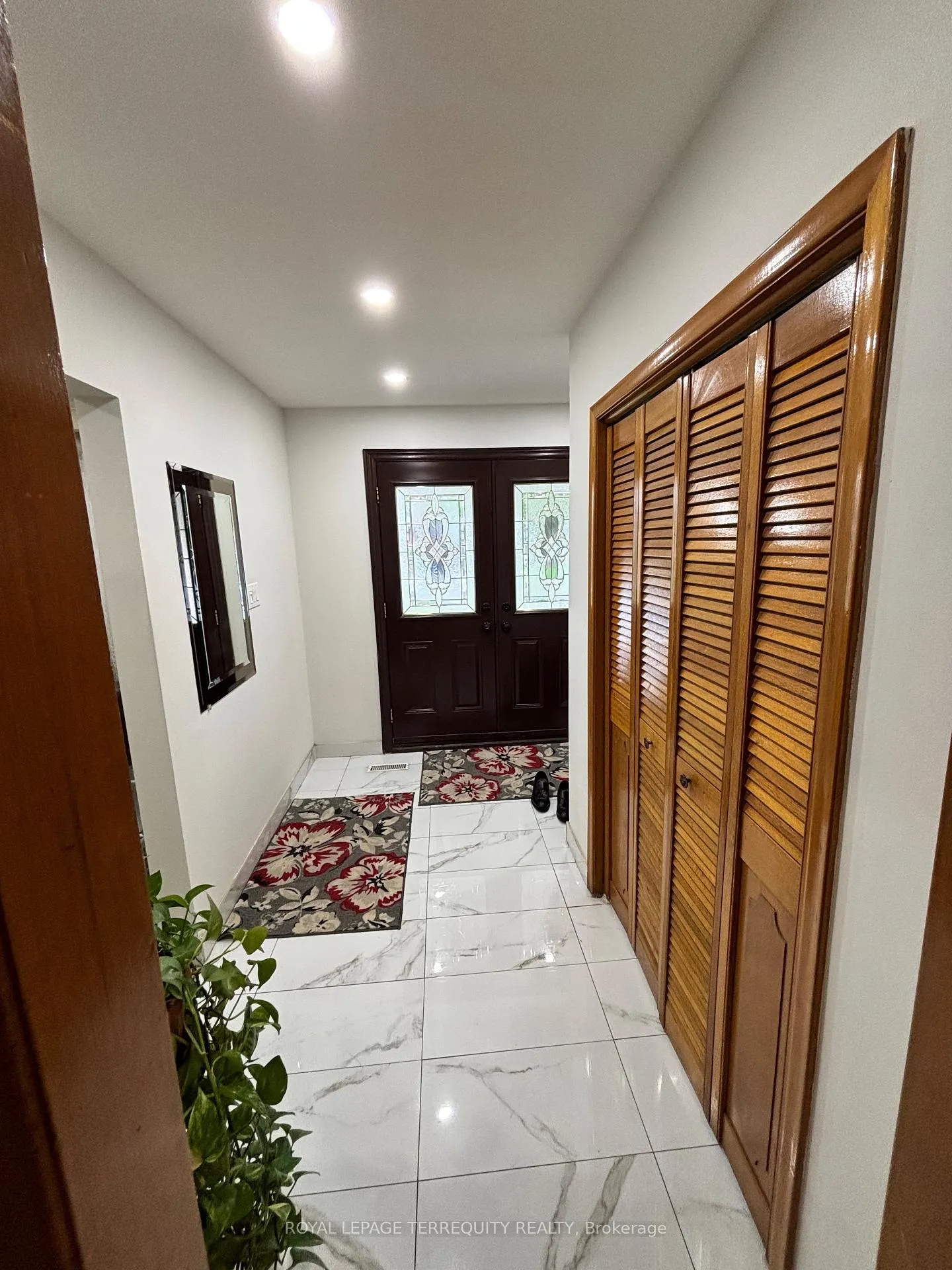 Photo 4 of 28 Keegan Crescent, North York, York University Heights — HOMEH
