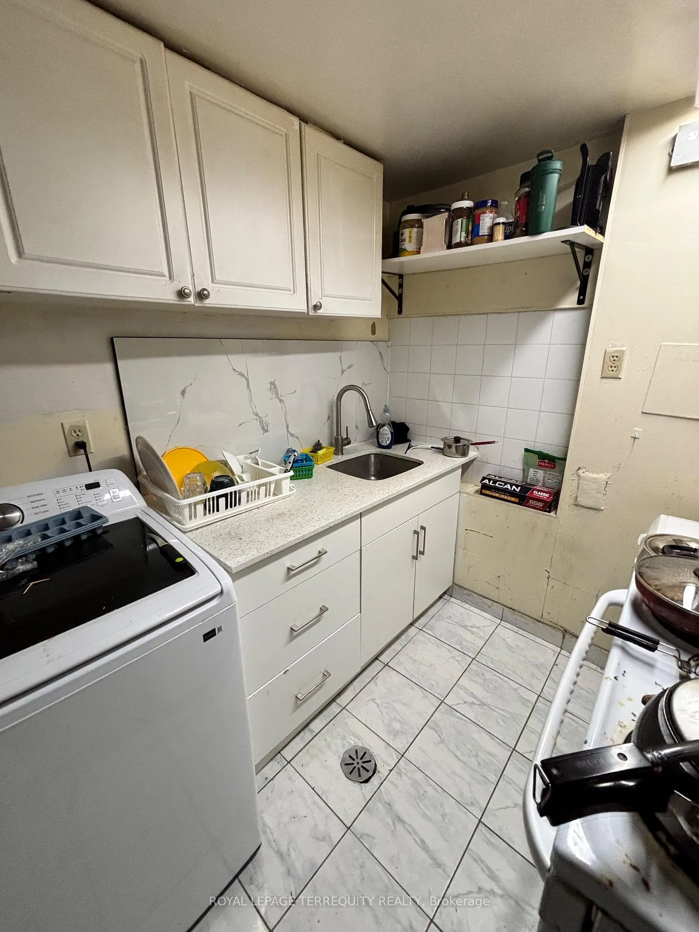 Photo 22 of 28 Keegan Crescent, North York, York University Heights — HOMEH