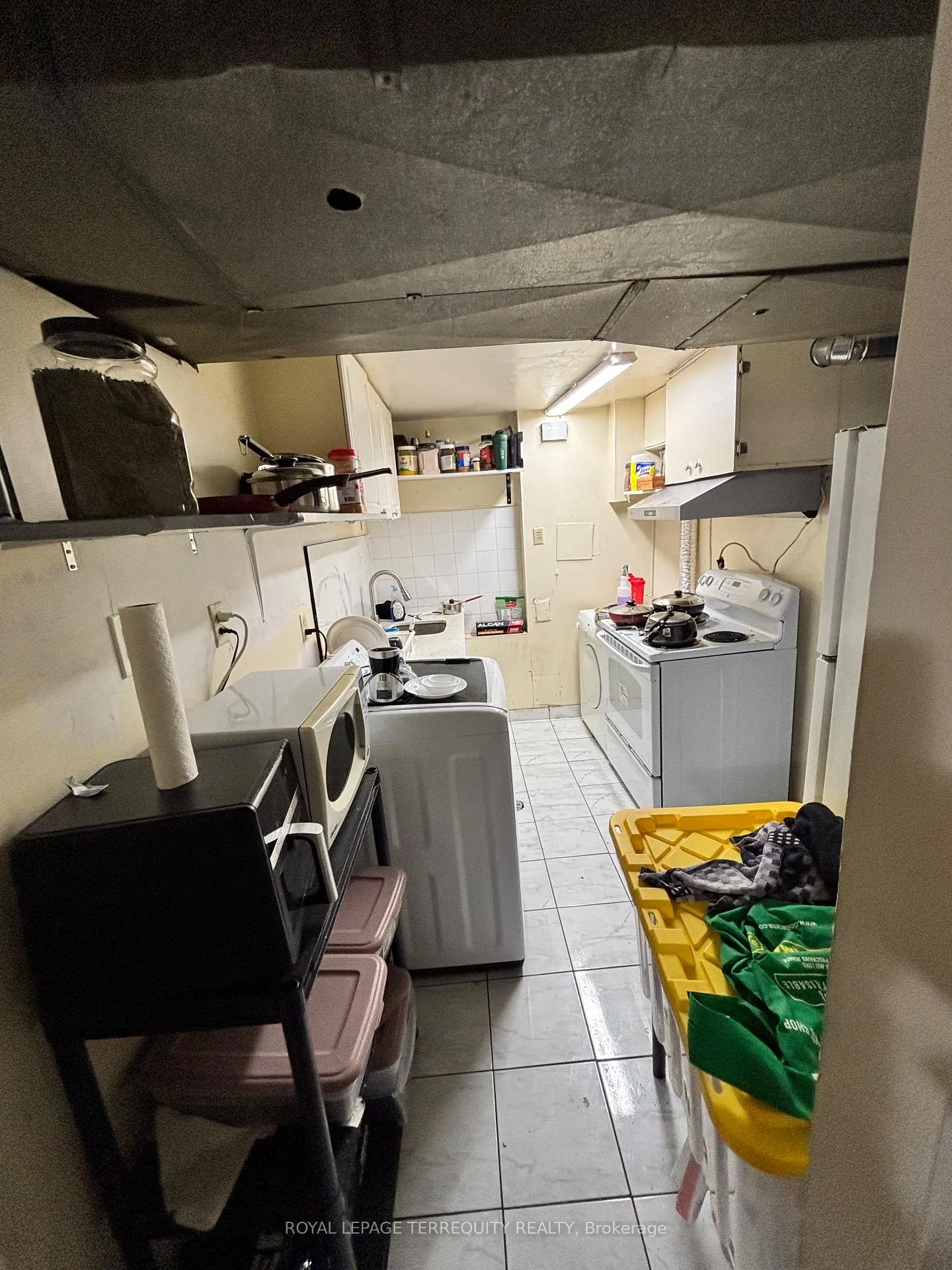 Photo 23 of 28 Keegan Crescent, North York, York University Heights — HOMEH