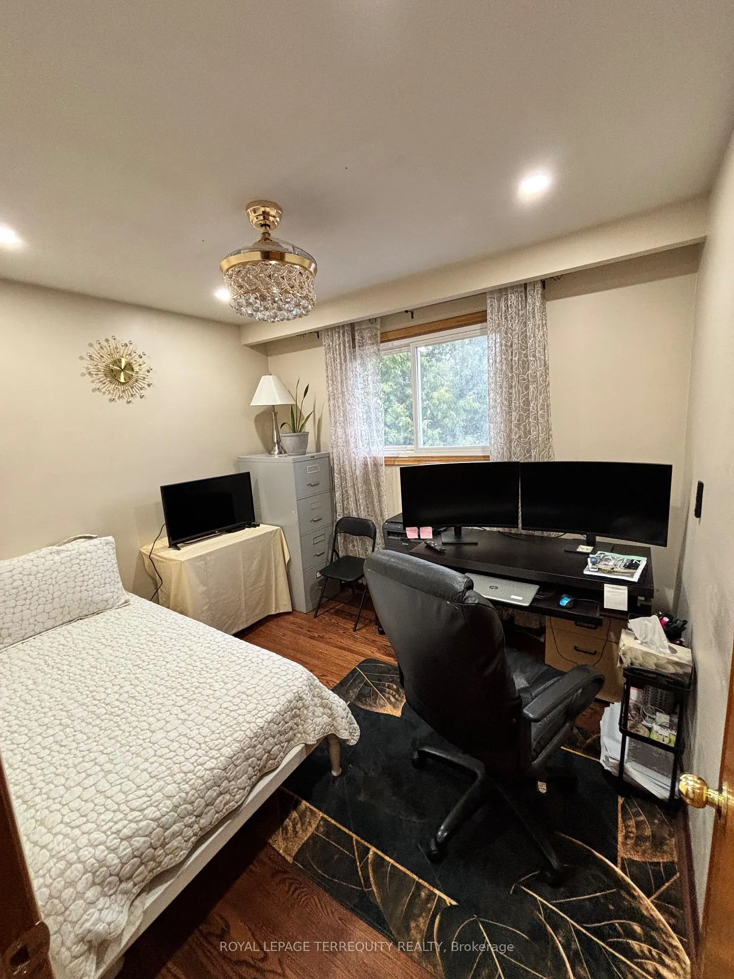 Photo 15 of 28 Keegan Crescent, North York, York University Heights — HOMEH