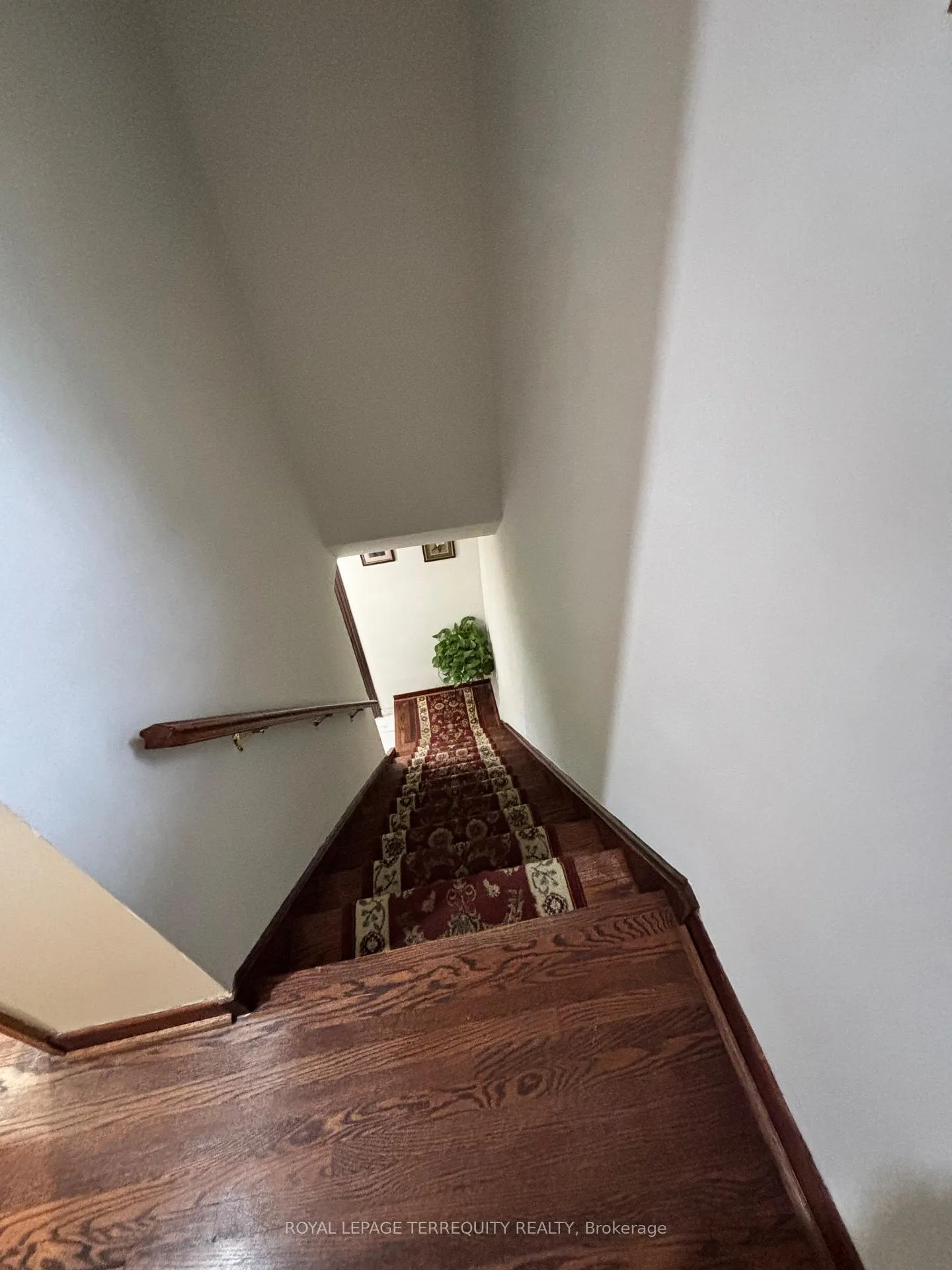 Photo 38 of 28 Keegan Crescent, North York, York University Heights — HOMEH