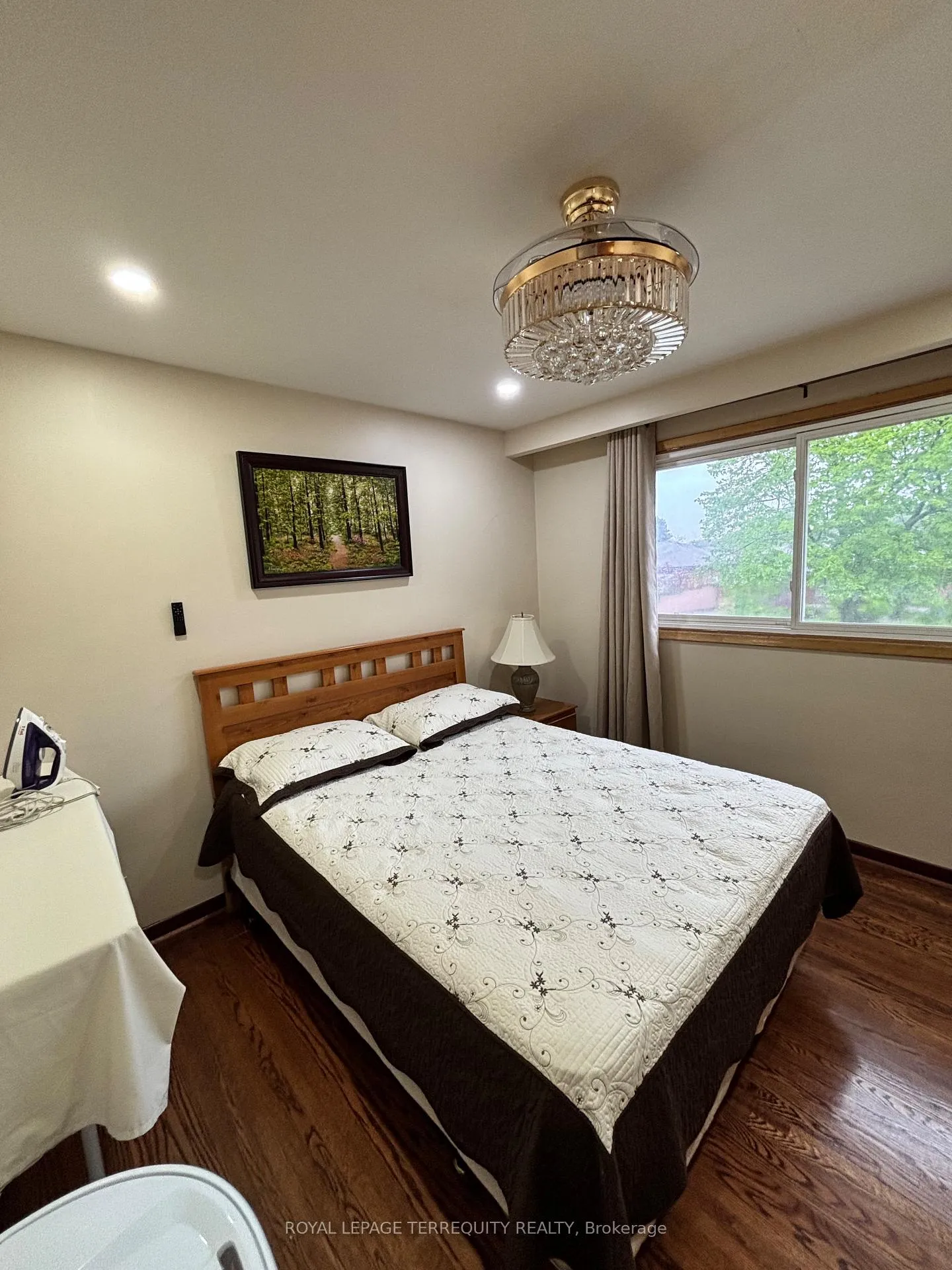 Photo 16 of 28 Keegan Crescent, North York, York University Heights — HOMEH