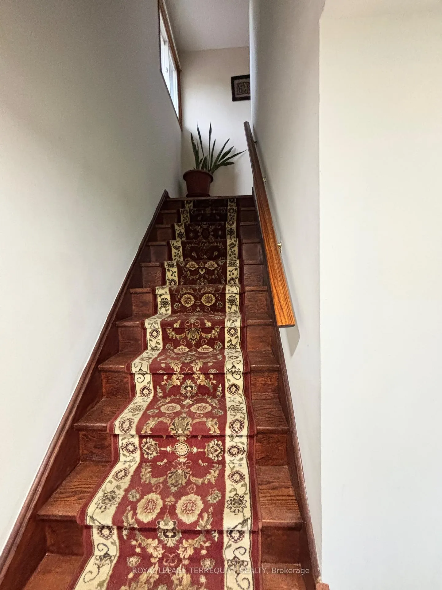 Photo 14 of 28 Keegan Crescent, North York, York University Heights — HOMEH