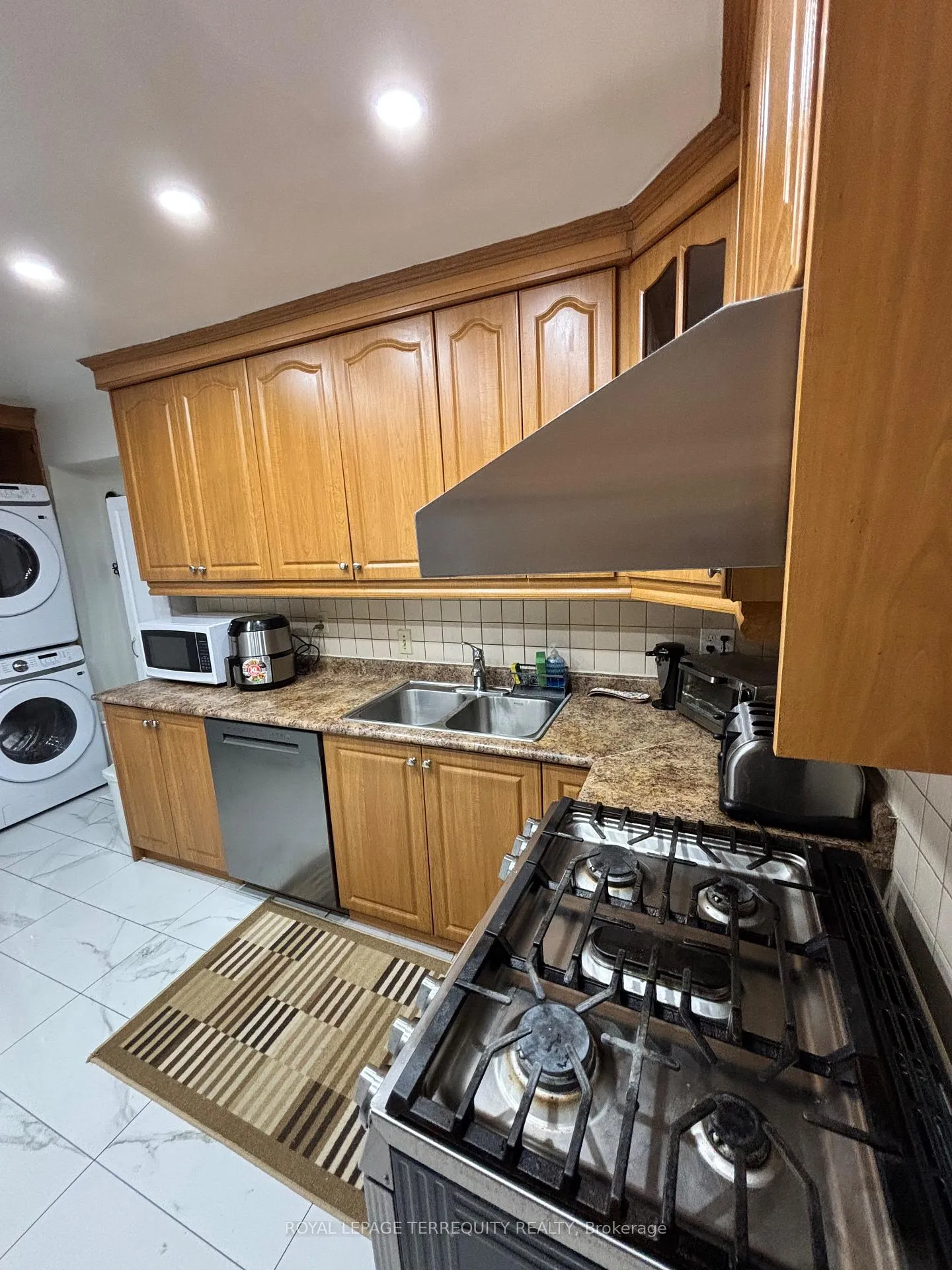Photo 9 of 28 Keegan Crescent, North York, York University Heights — HOMEH