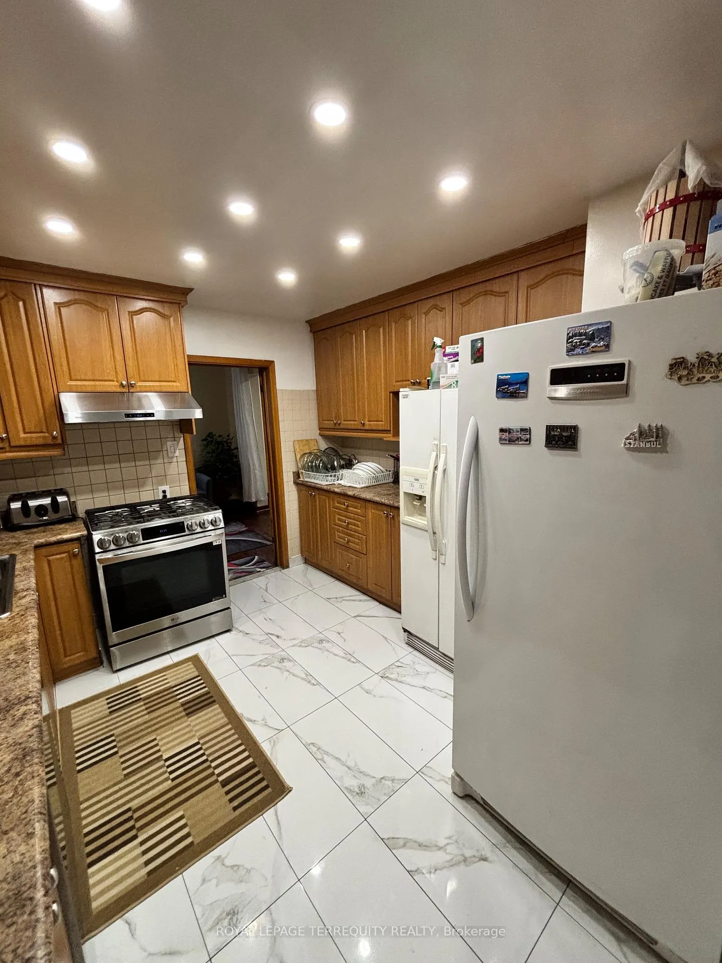 Photo 11 of 28 Keegan Crescent, North York, York University Heights — HOMEH