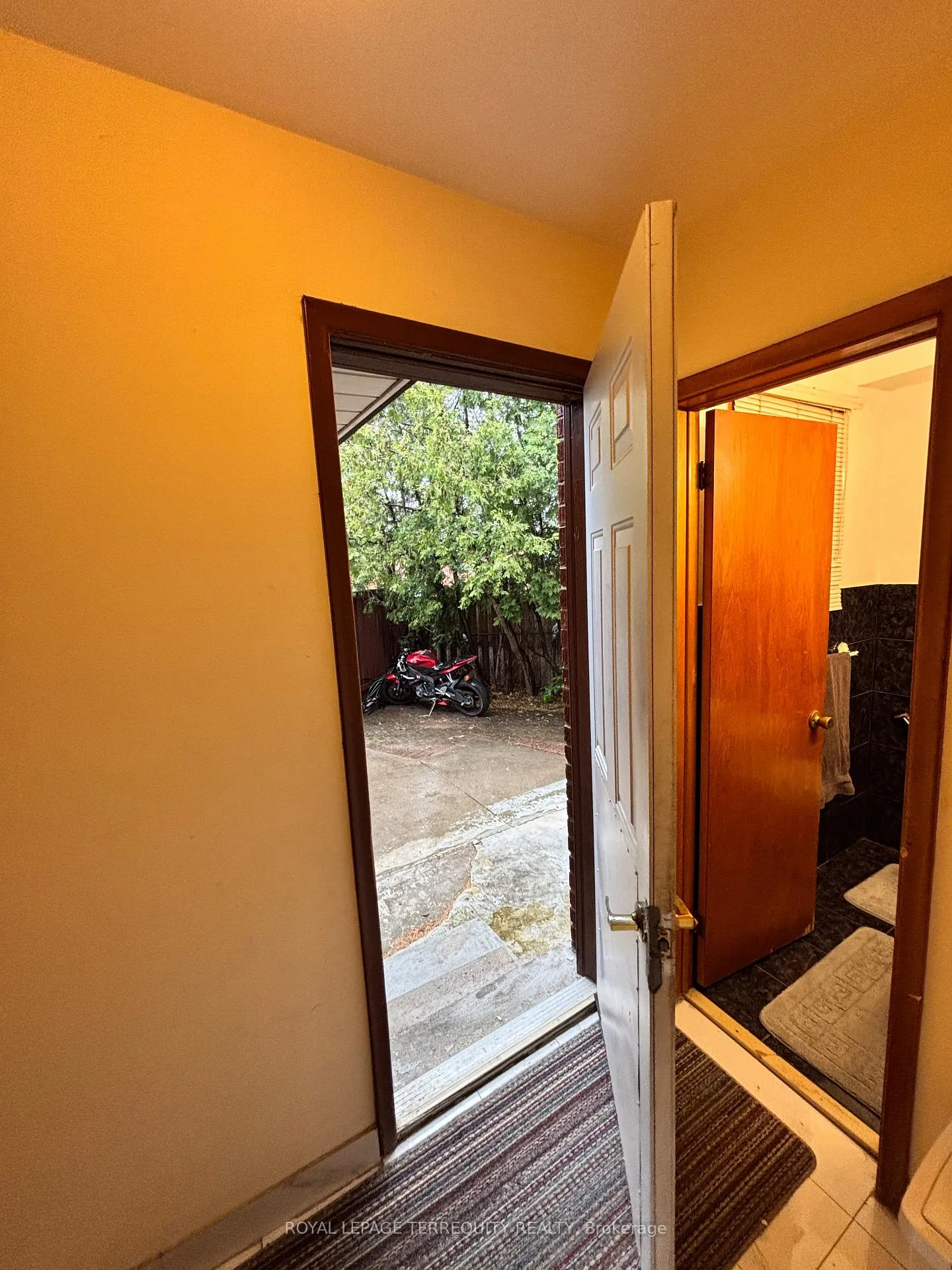 Photo 42 of 28 Keegan Crescent, North York, York University Heights — HOMEH