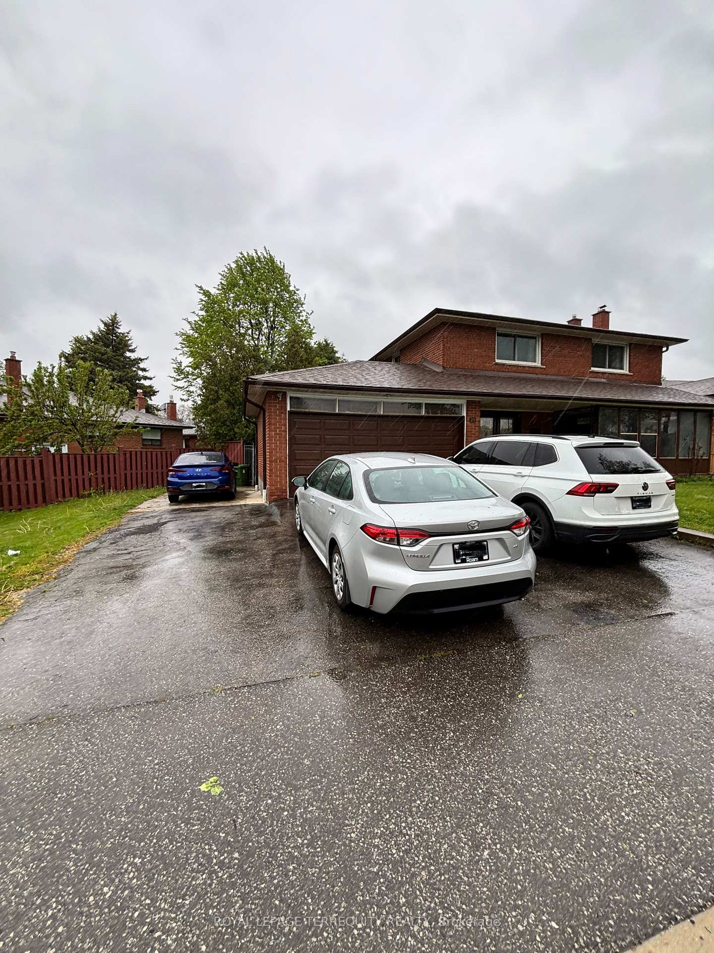 Photo 2 of 28 Keegan Crescent, North York, York University Heights — HOMEH
