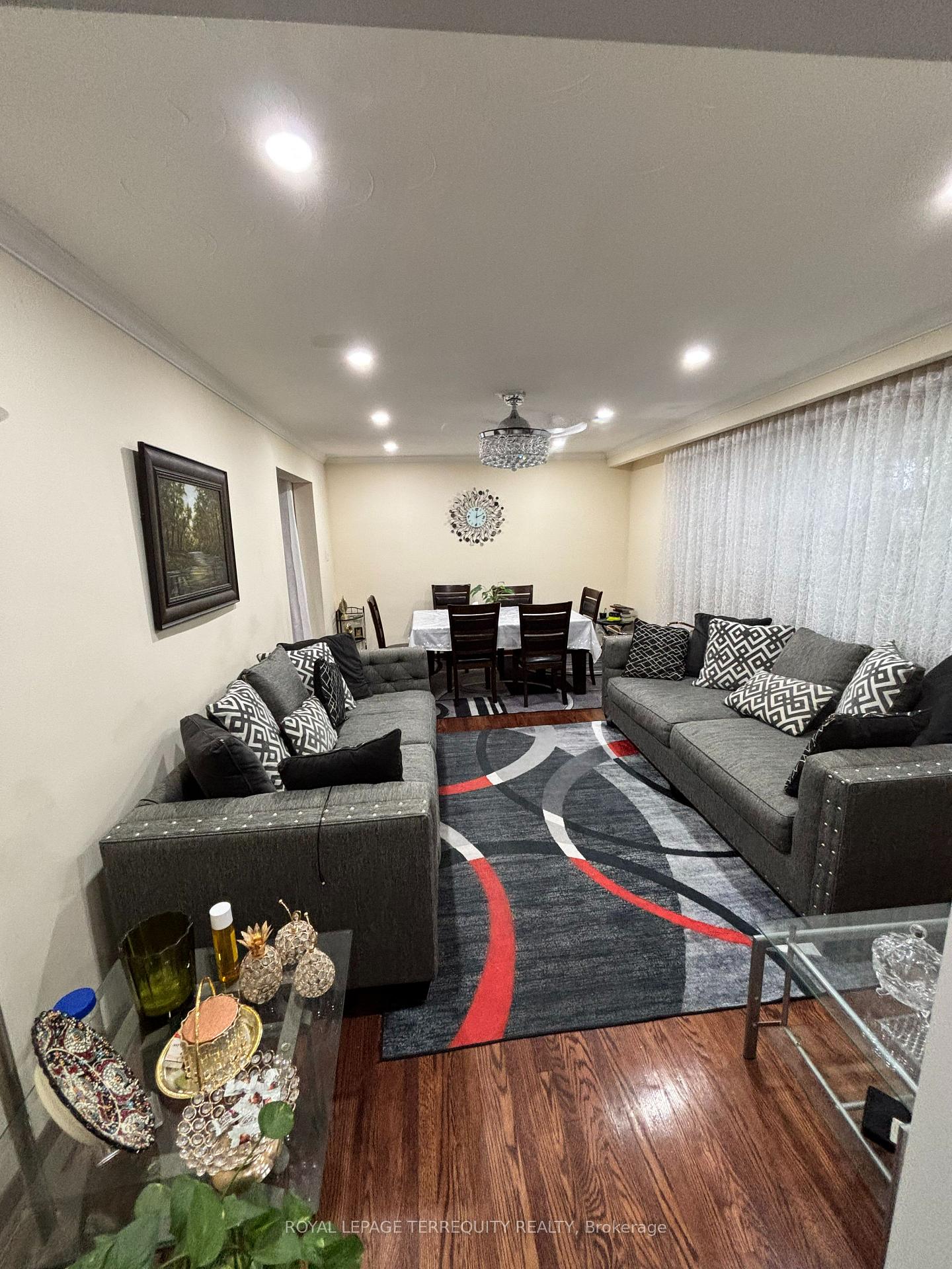Photo 6 of 28 Keegan Crescent, North York, York University Heights — HOMEH