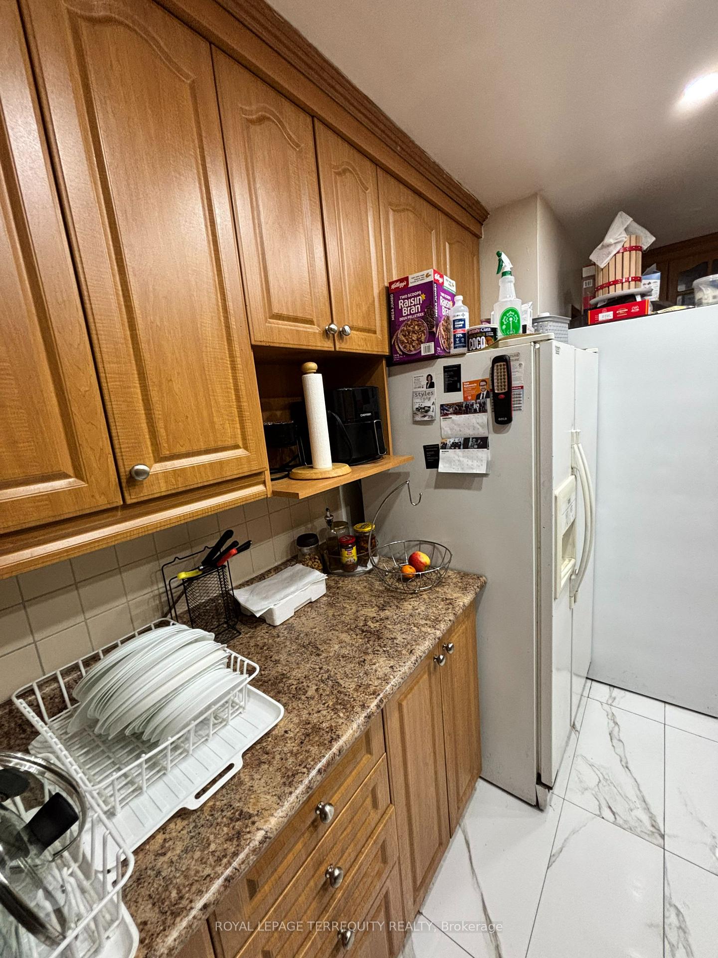 Photo 12 of 28 Keegan Crescent, North York, York University Heights — HOMEH