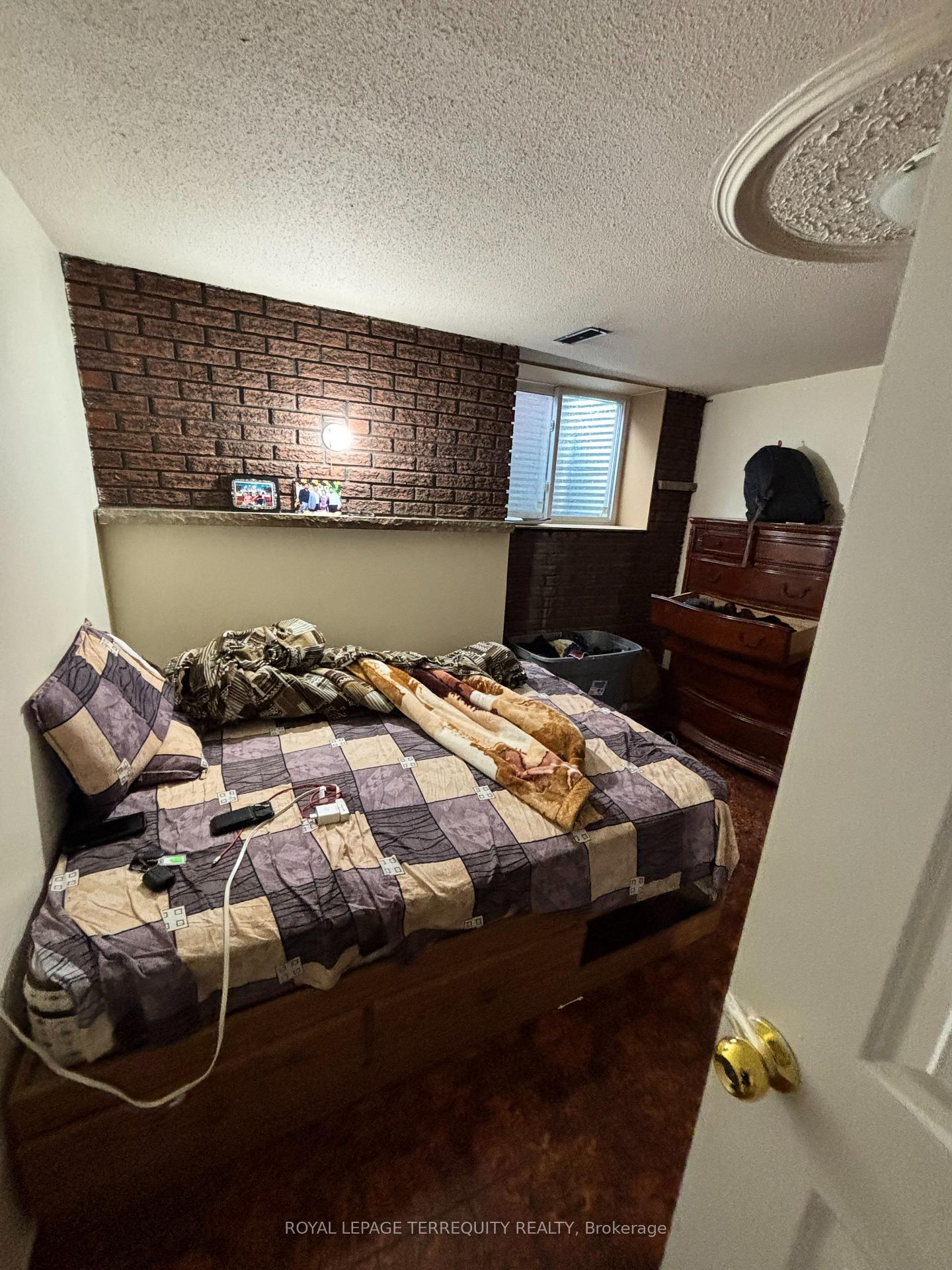 Photo 20 of 28 Keegan Crescent, North York, York University Heights — HOMEH