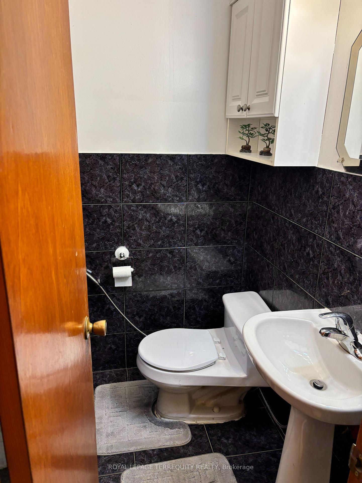 Photo 24 of 28 Keegan Crescent, North York, York University Heights — HOMEH