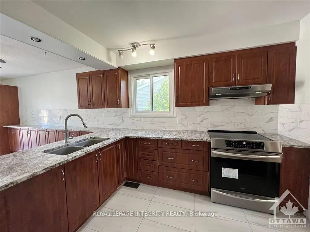 Photo 7 of 61 Elvaston Avenue, Ottawa, Craig Henry/Woodvale — HOMEH