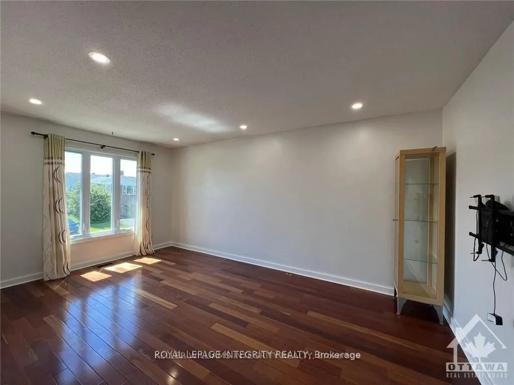 Photo 8 of 61 Elvaston Avenue, Ottawa, Craig Henry/Woodvale — HOMEH