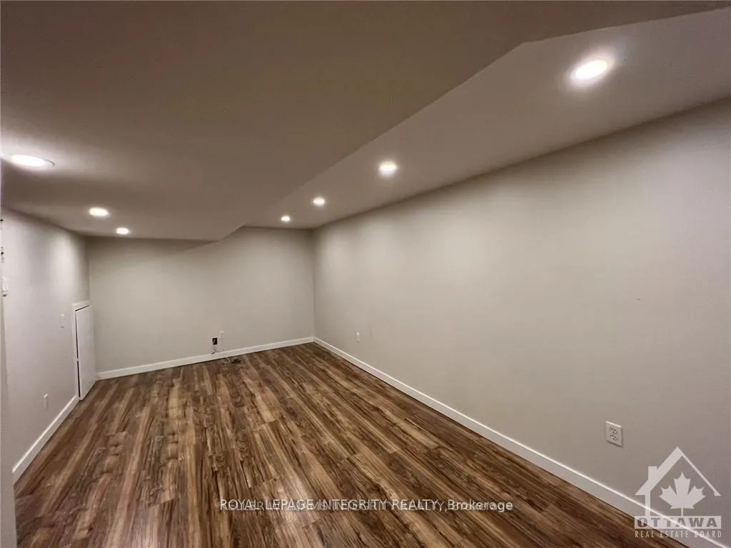 Photo 13 of 61 Elvaston Avenue, Ottawa, Craig Henry/Woodvale — HOMEH