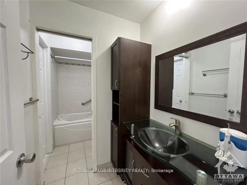 Photo 18 of 61 Elvaston Avenue, Ottawa, Craig Henry/Woodvale — HOMEH