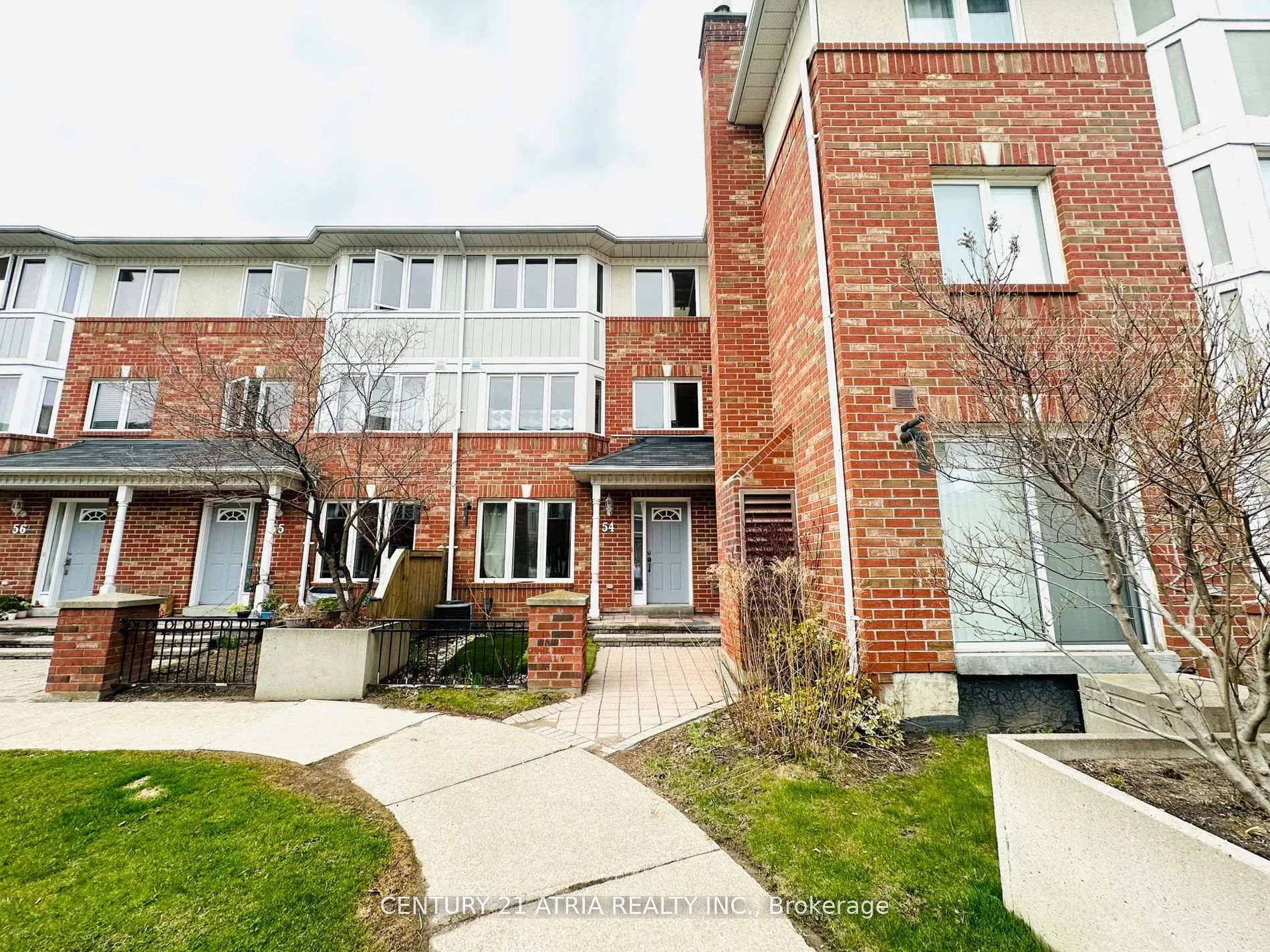 Front of Unit 54, 18 Clark Avenue W