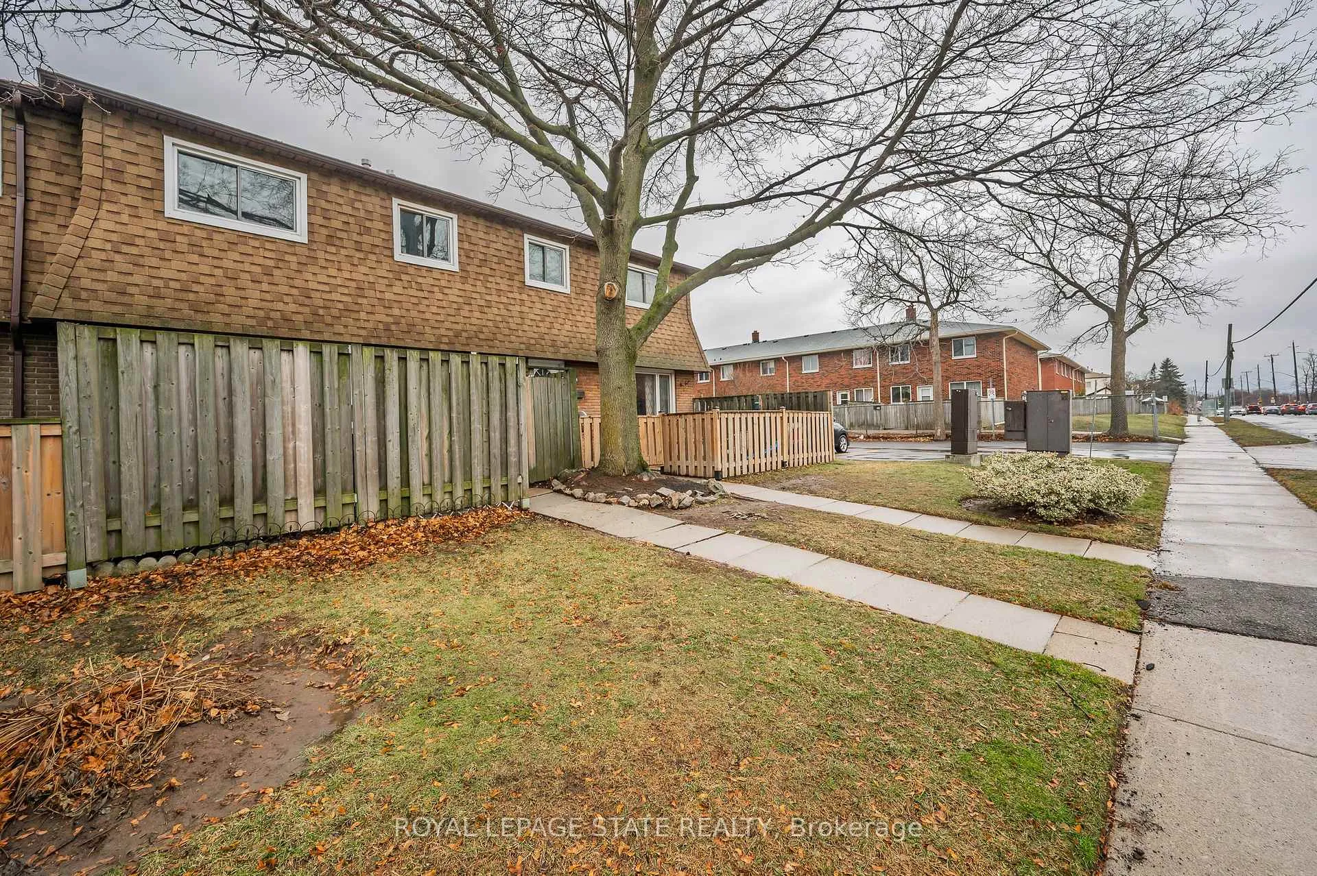 Photo 3 of Unit 2, 165 Limeridge Road W, Hamilton, Rolston — HOMEH