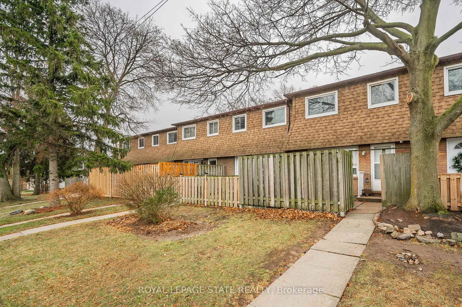 Photo 4 of Unit 2, 165 Limeridge Road W, Hamilton, Rolston — HOMEH