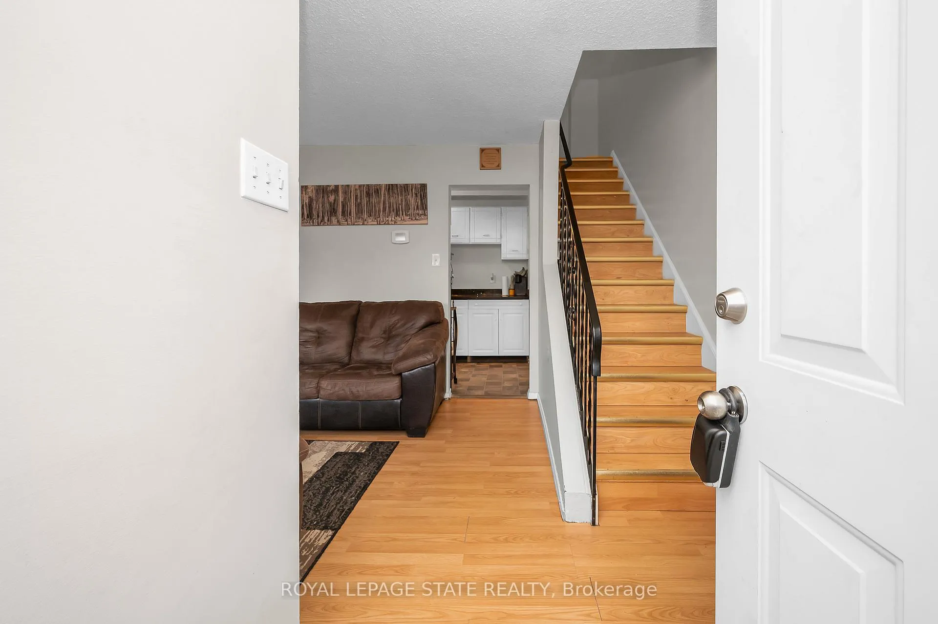 Photo 7 of Unit 2, 165 Limeridge Road W, Hamilton, Rolston — HOMEH